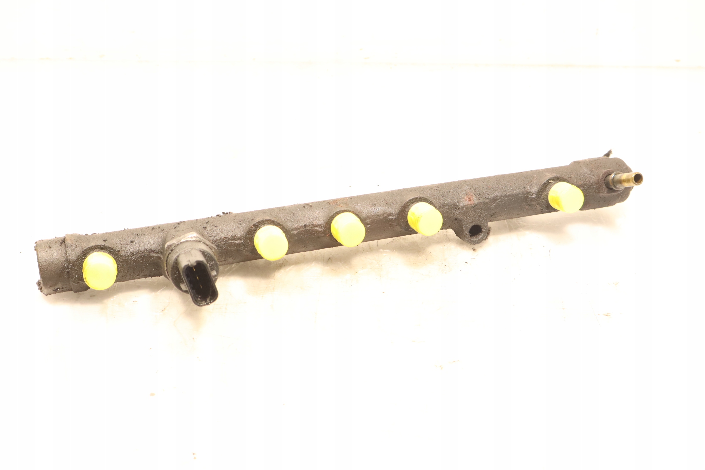 renault oe 8200330912 топливная рейка