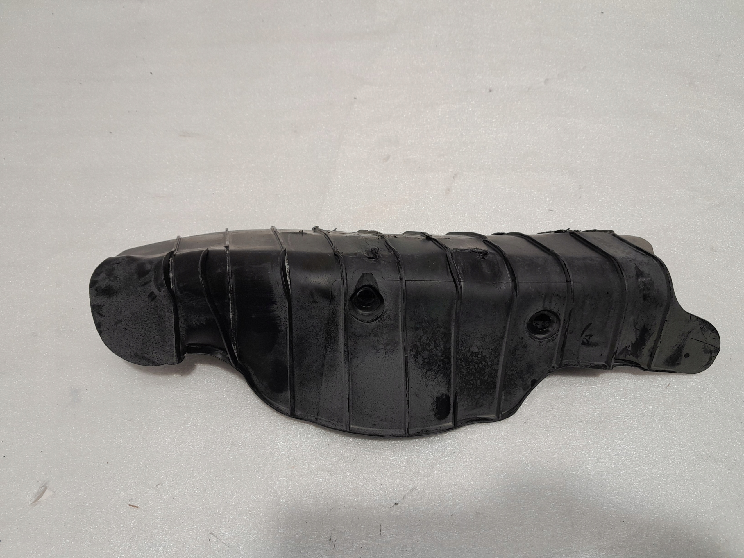 AUDI Q5 80A Blende Abdeckung des Querlenkers rechts heck 80A505416C