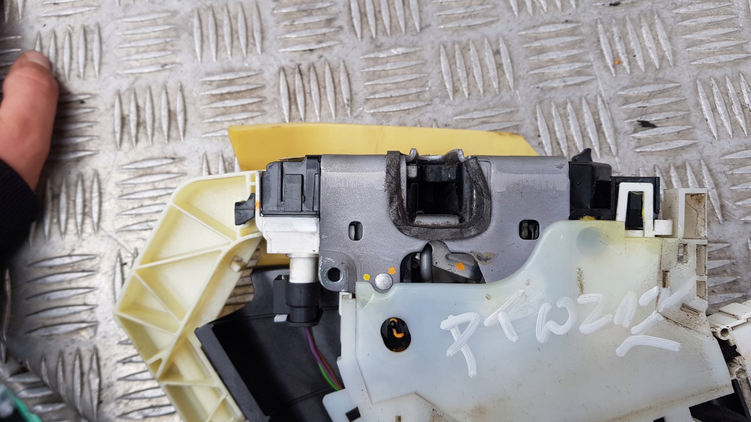 MERCEDES W212 lock ropes right rear part EU EUROPA