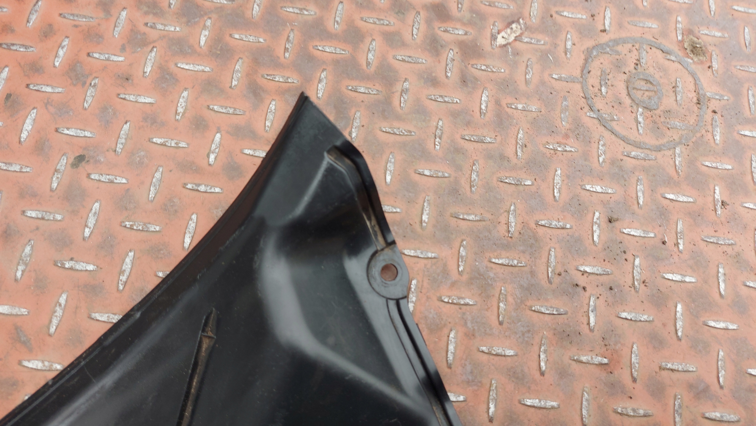 mudguard flap right rear part TOYOTA AYGO X 22