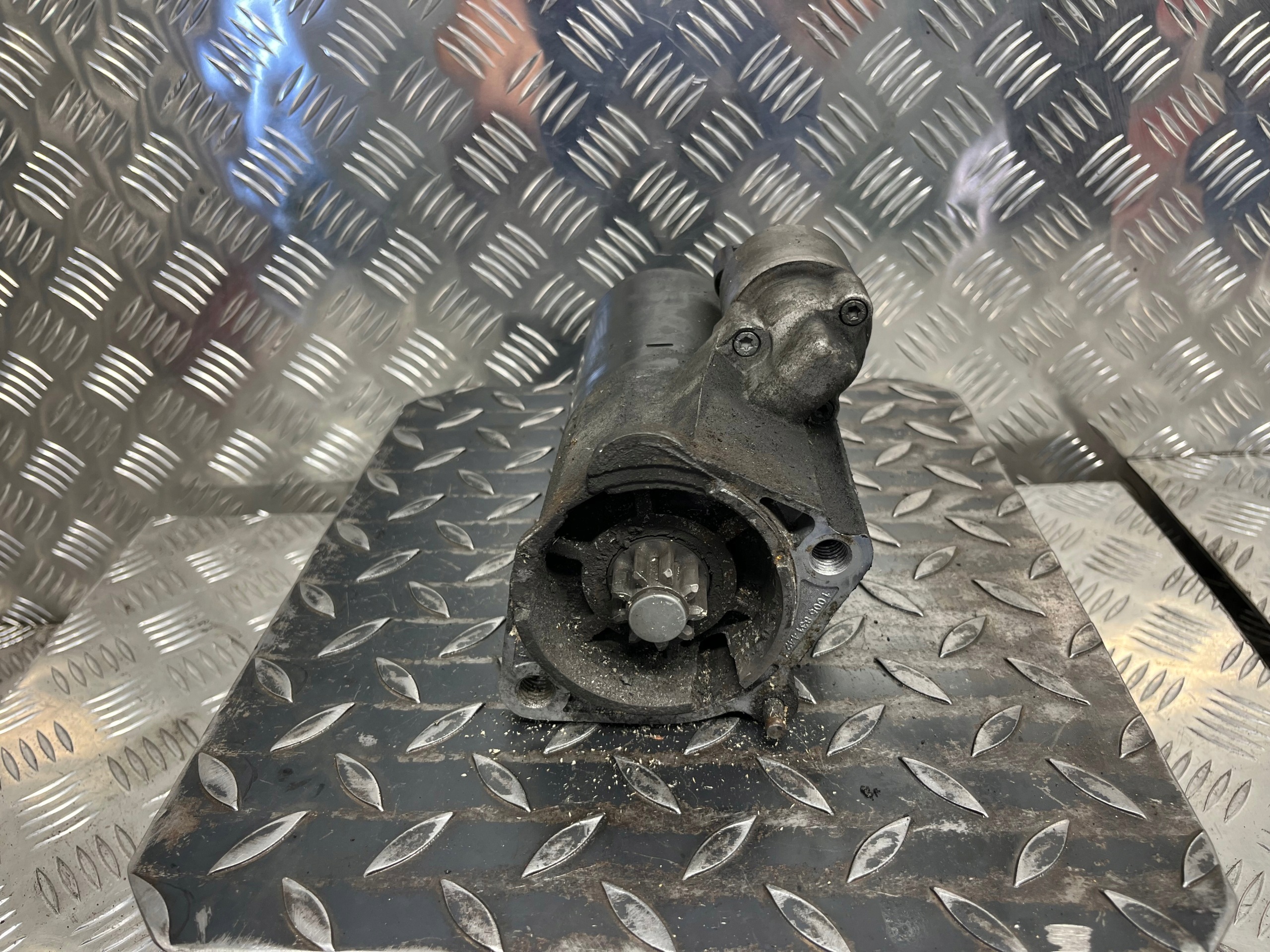 önindító AUDI A4 B7 2.0 TDI