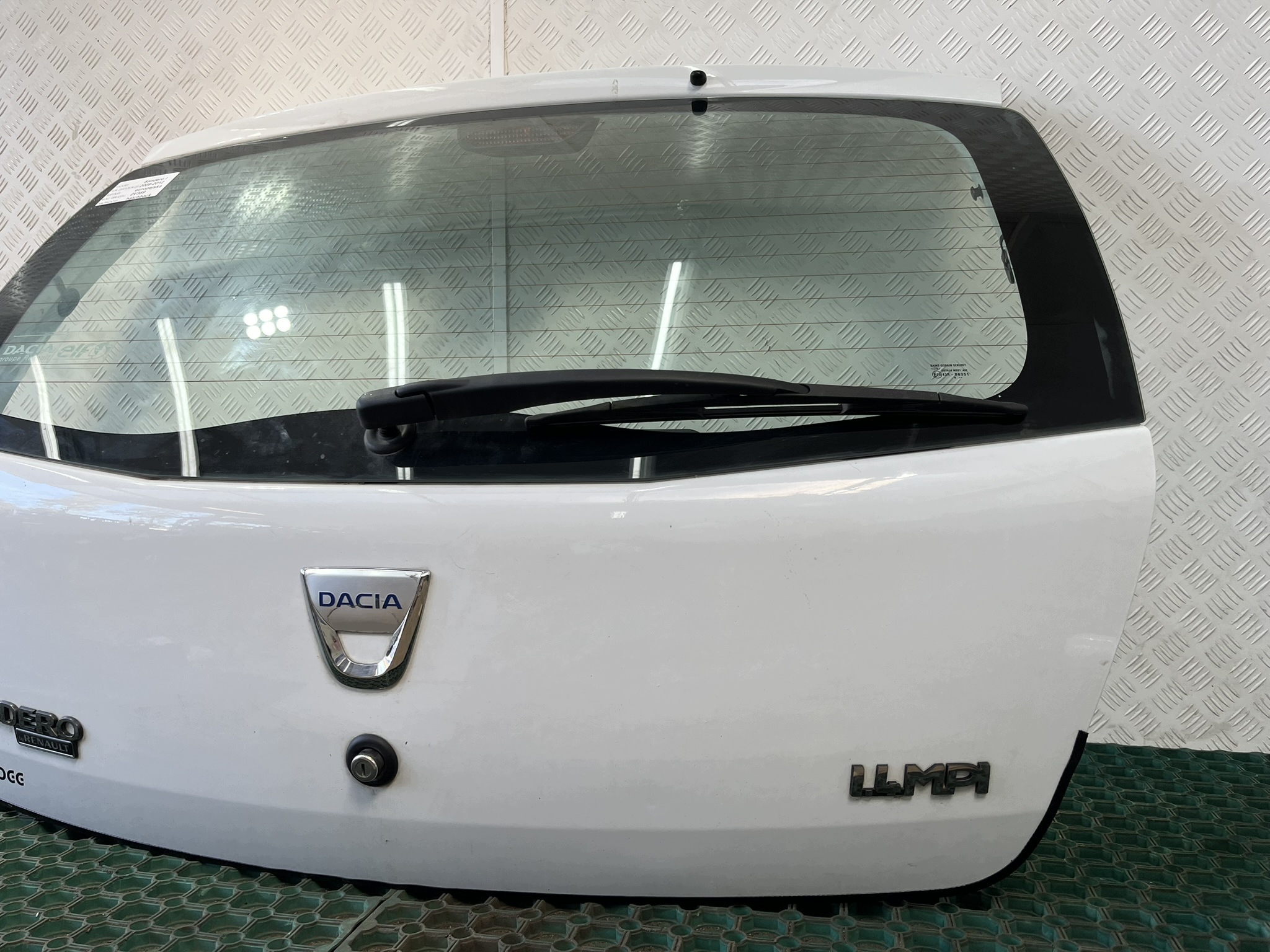 DACIA SANDERO and 08-12 boot doors boot colour OV369 0V369
