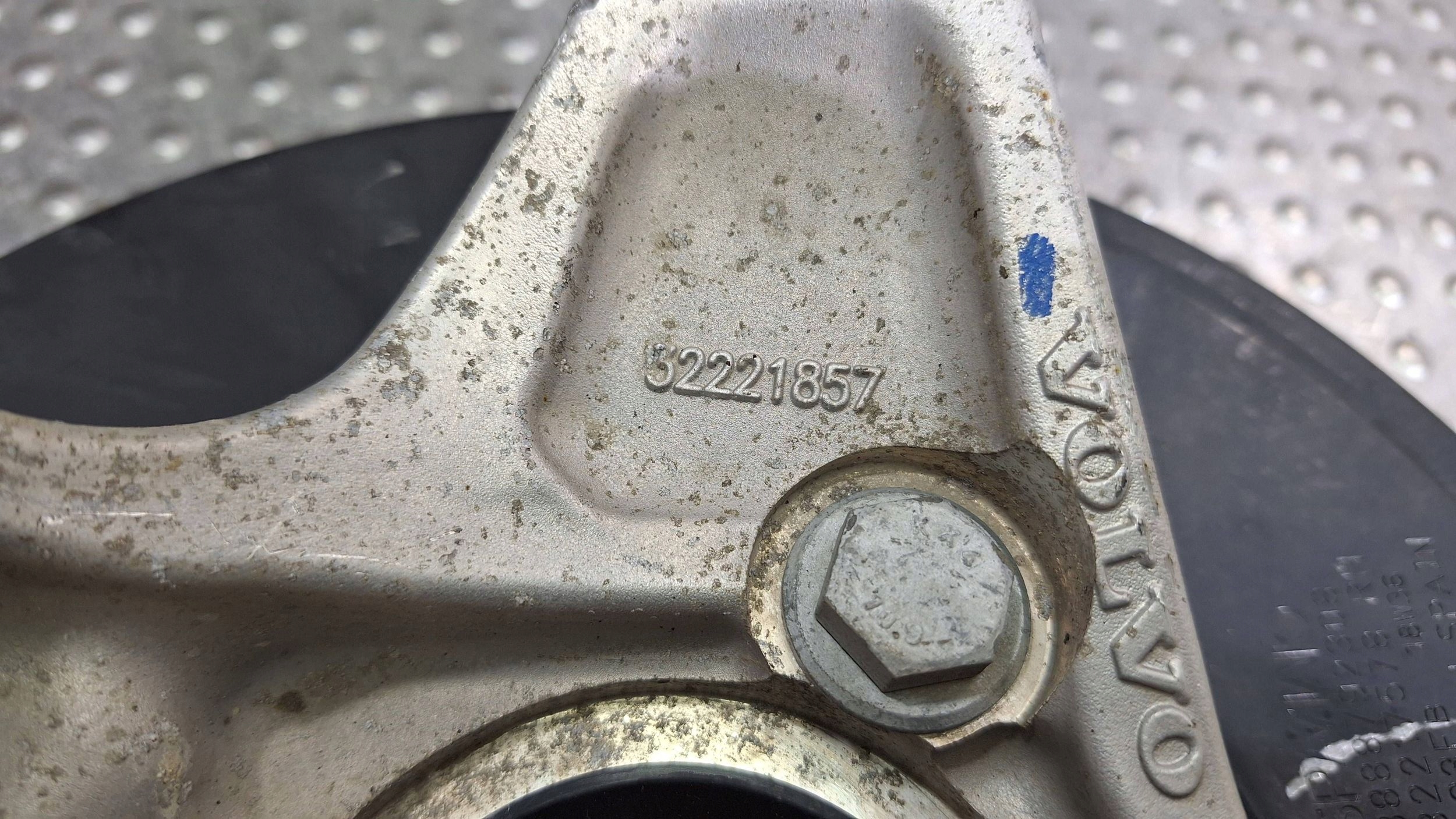 otoč čepu pravý předek 32221857 VOLVO XC40 II