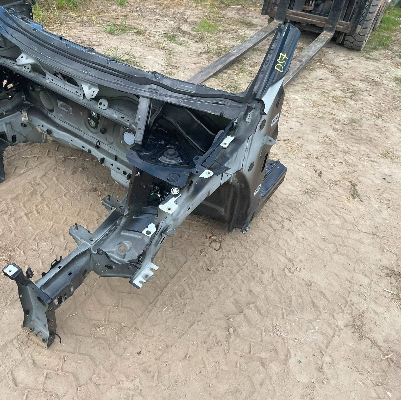 quarter front quarter front side left Citroen DS7 Crossback