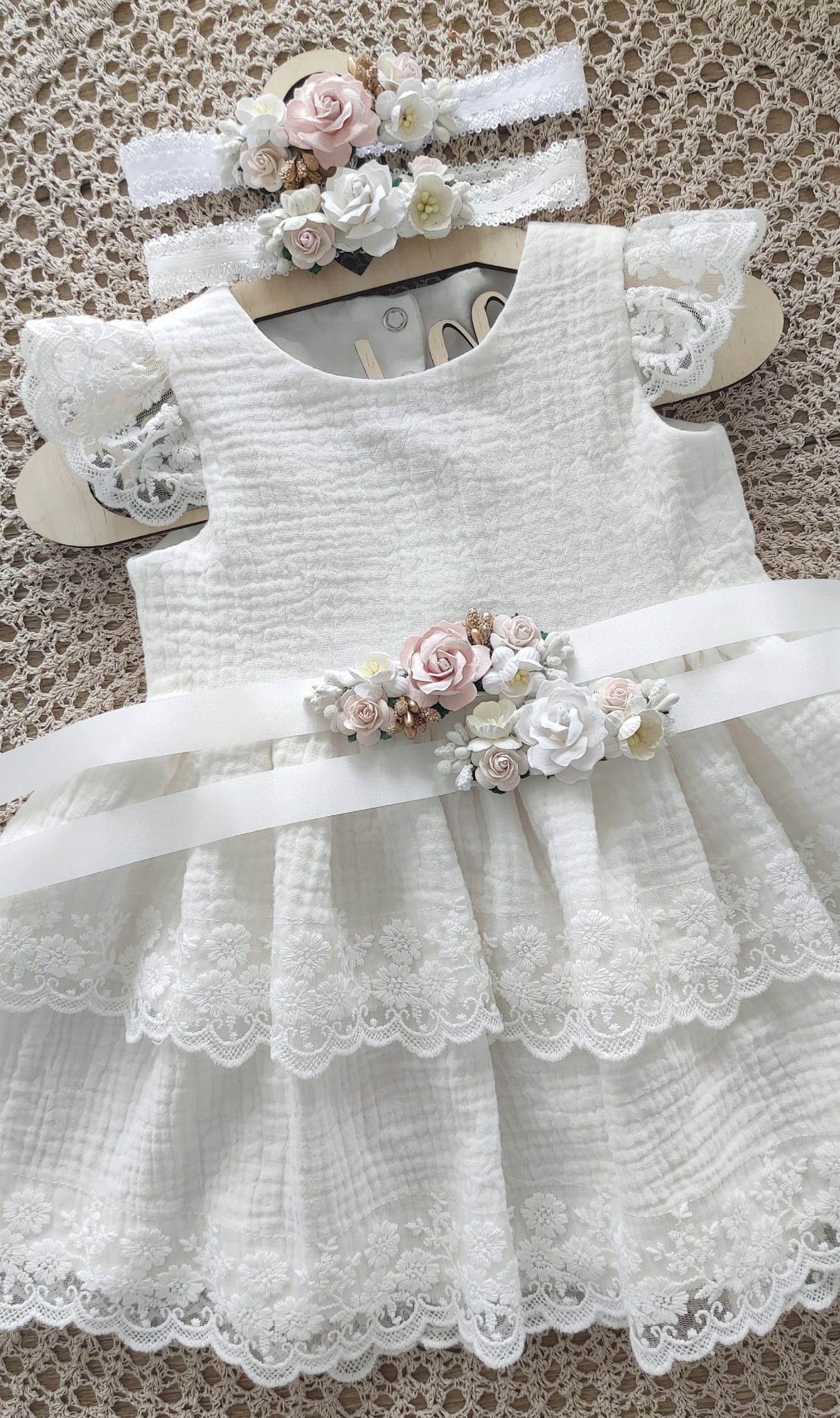 Sukienka do chrztu muślinowa Blanka jasny ecru 80 Kolor biały