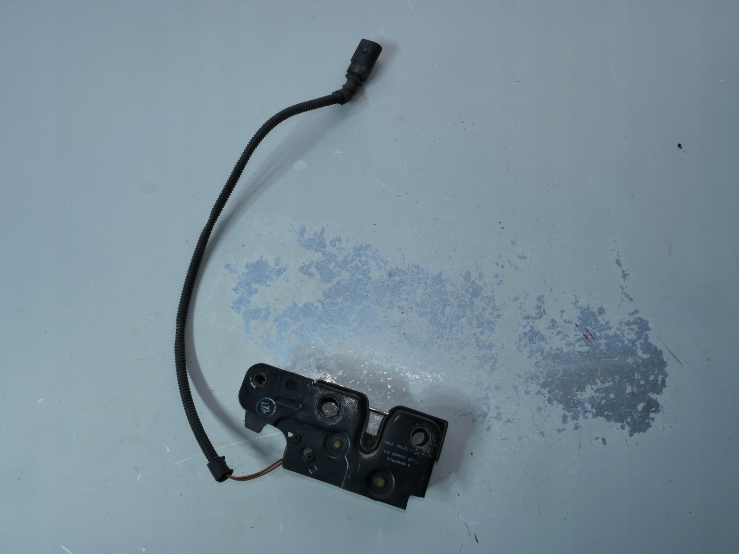 bonnet latch lock front VW SEAT SKODA 1K1823509D