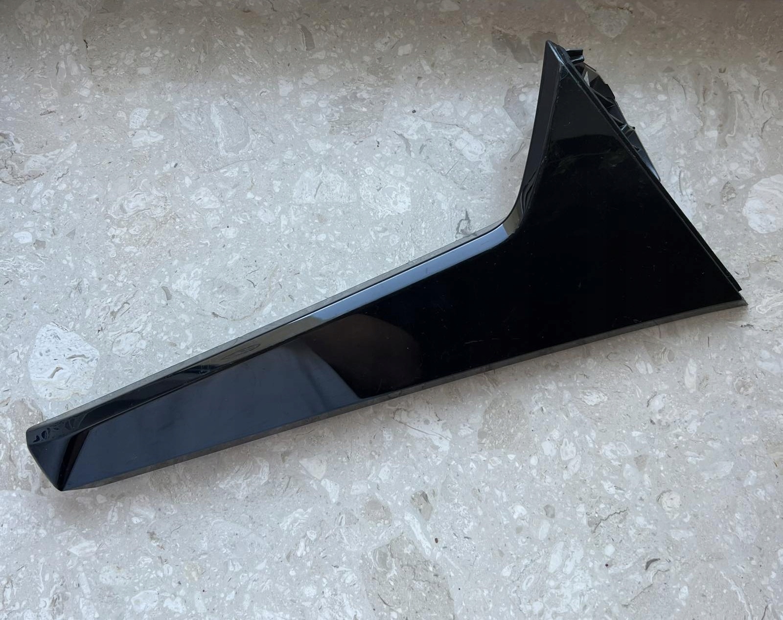 VW Tayron 2025 – cap spoilera bonnet boot right 57L827940