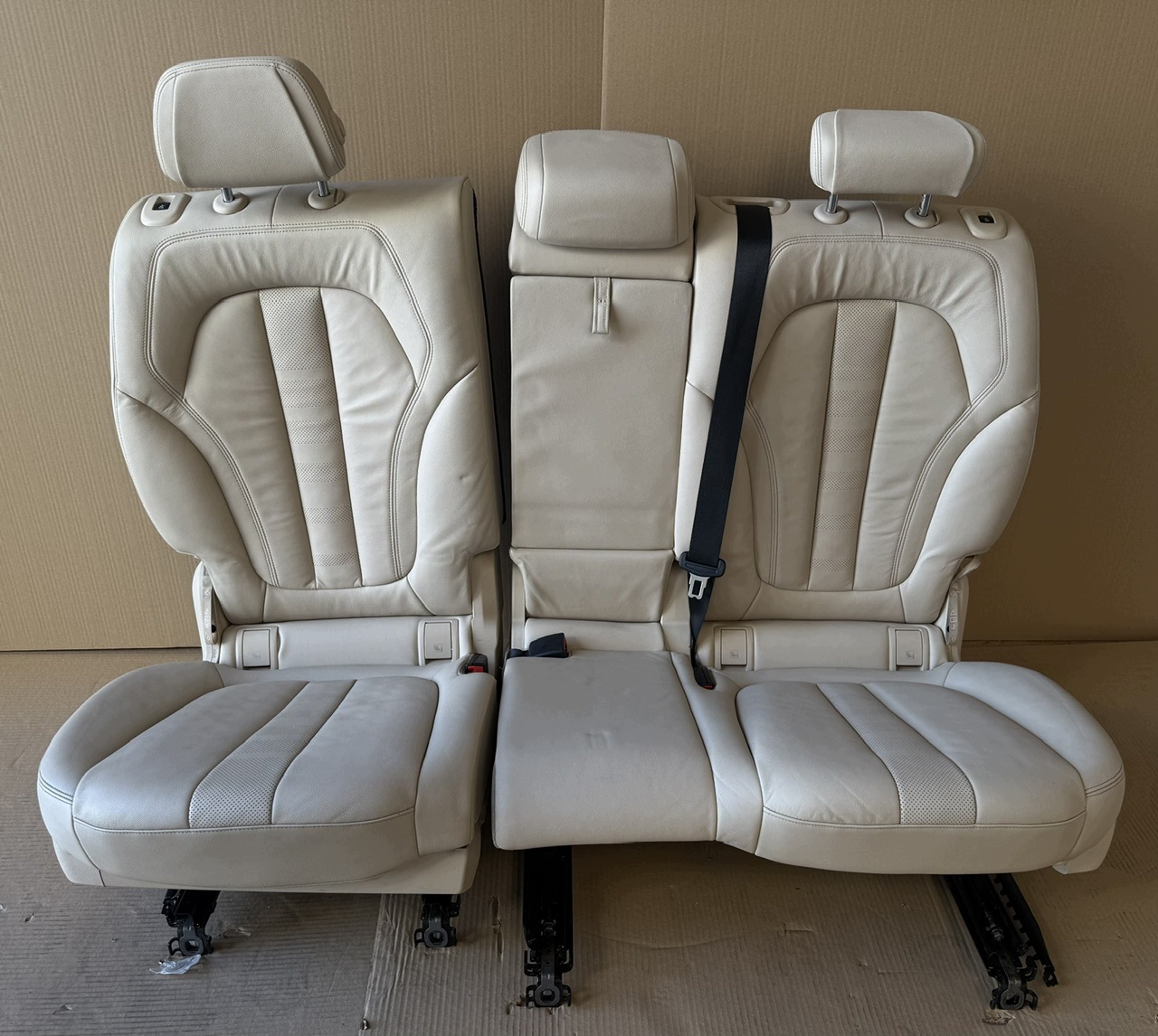 seats BMW X7 G07 7 axis. + MODULY+ side boot 1