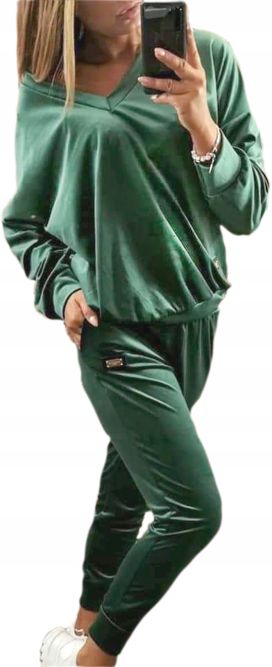 

Welurowy Mięciutki Dres dekolt V-neck r50