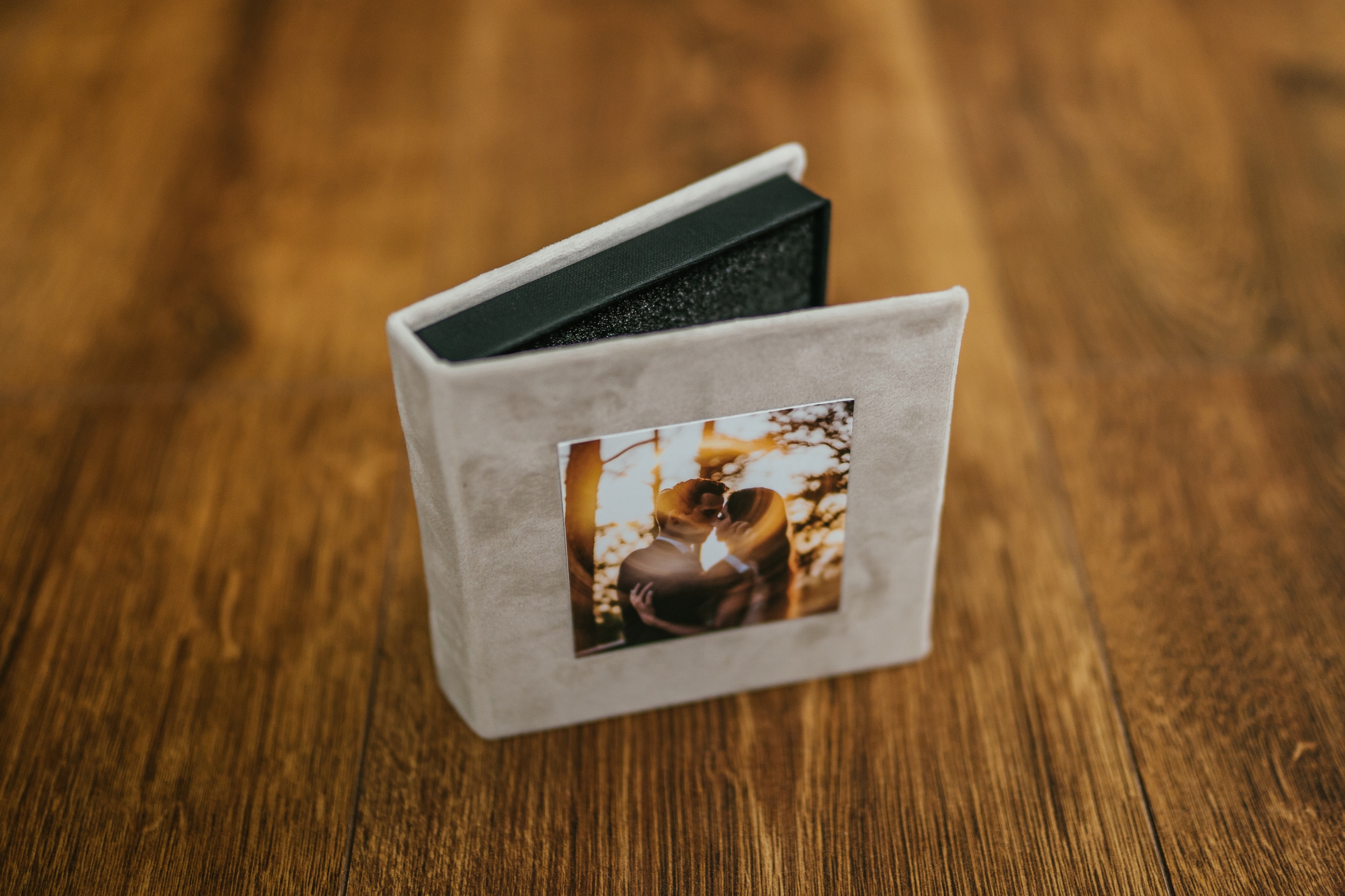 Pudełko etui na pendrive WELUR + 64GB USB3 Grawer