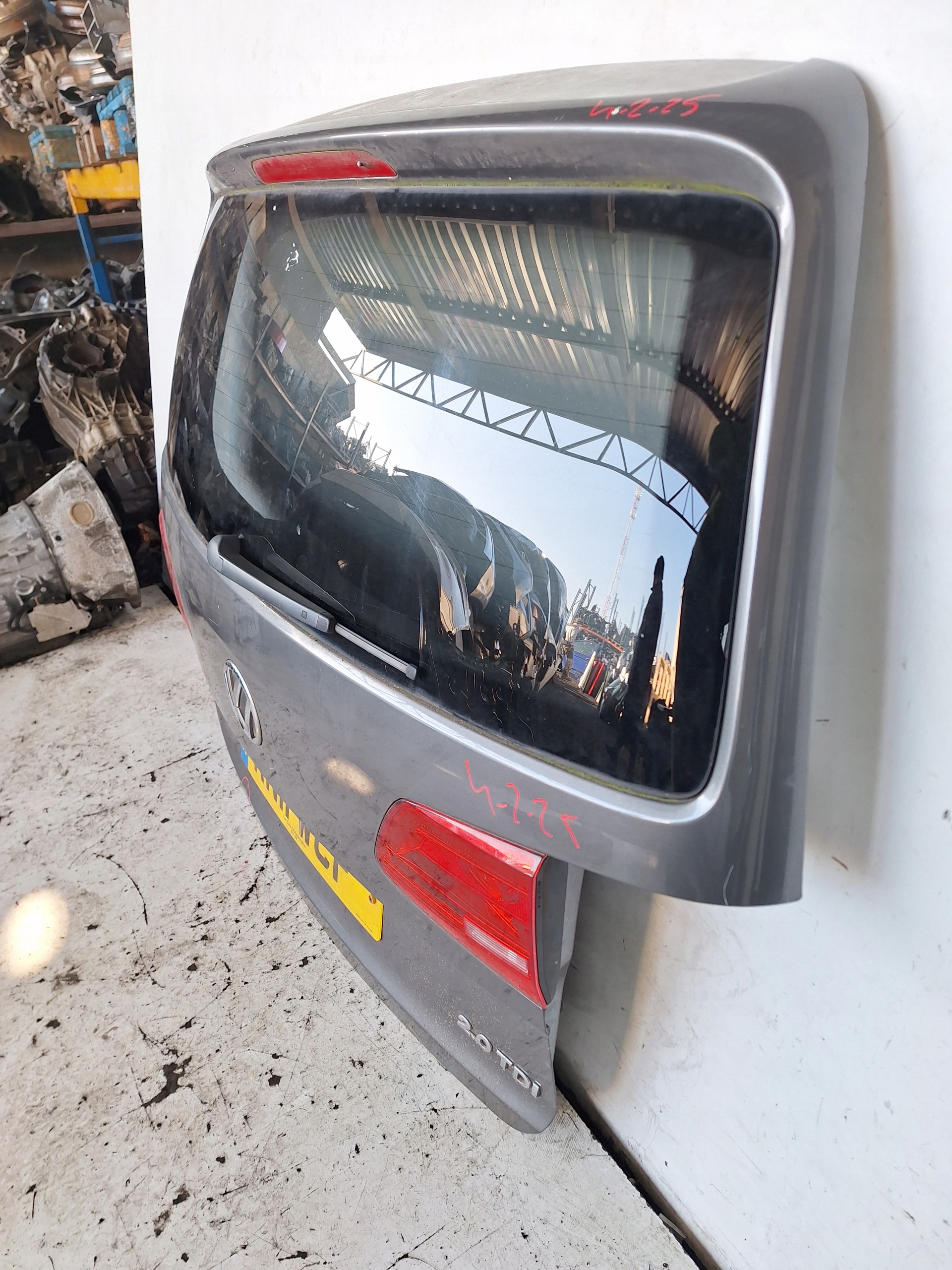 VOLKSWAGEN TOURAN II 11-15 boot door