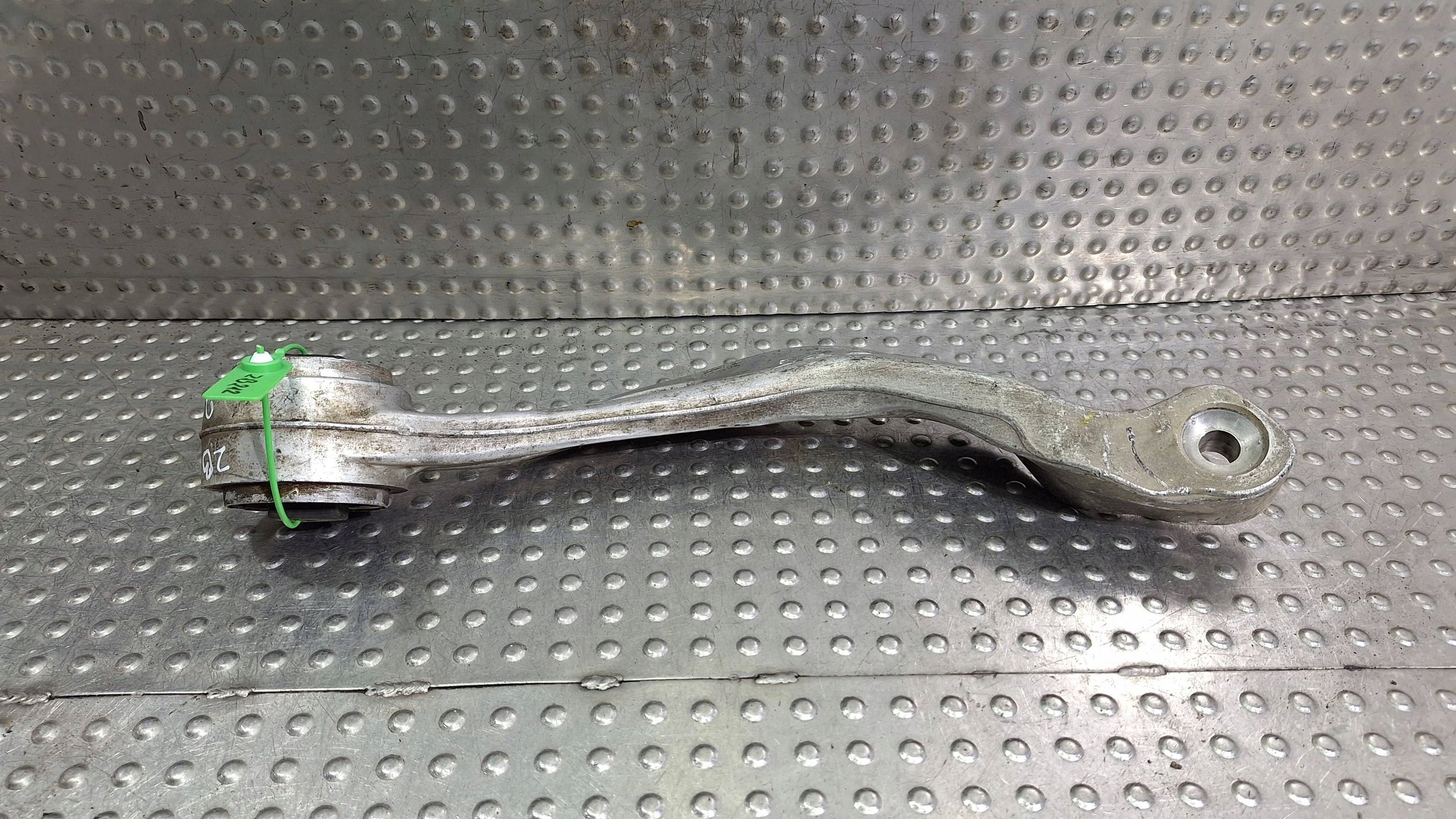 rameno levý předek 6770685 BMW E60 E61 XDRIVE