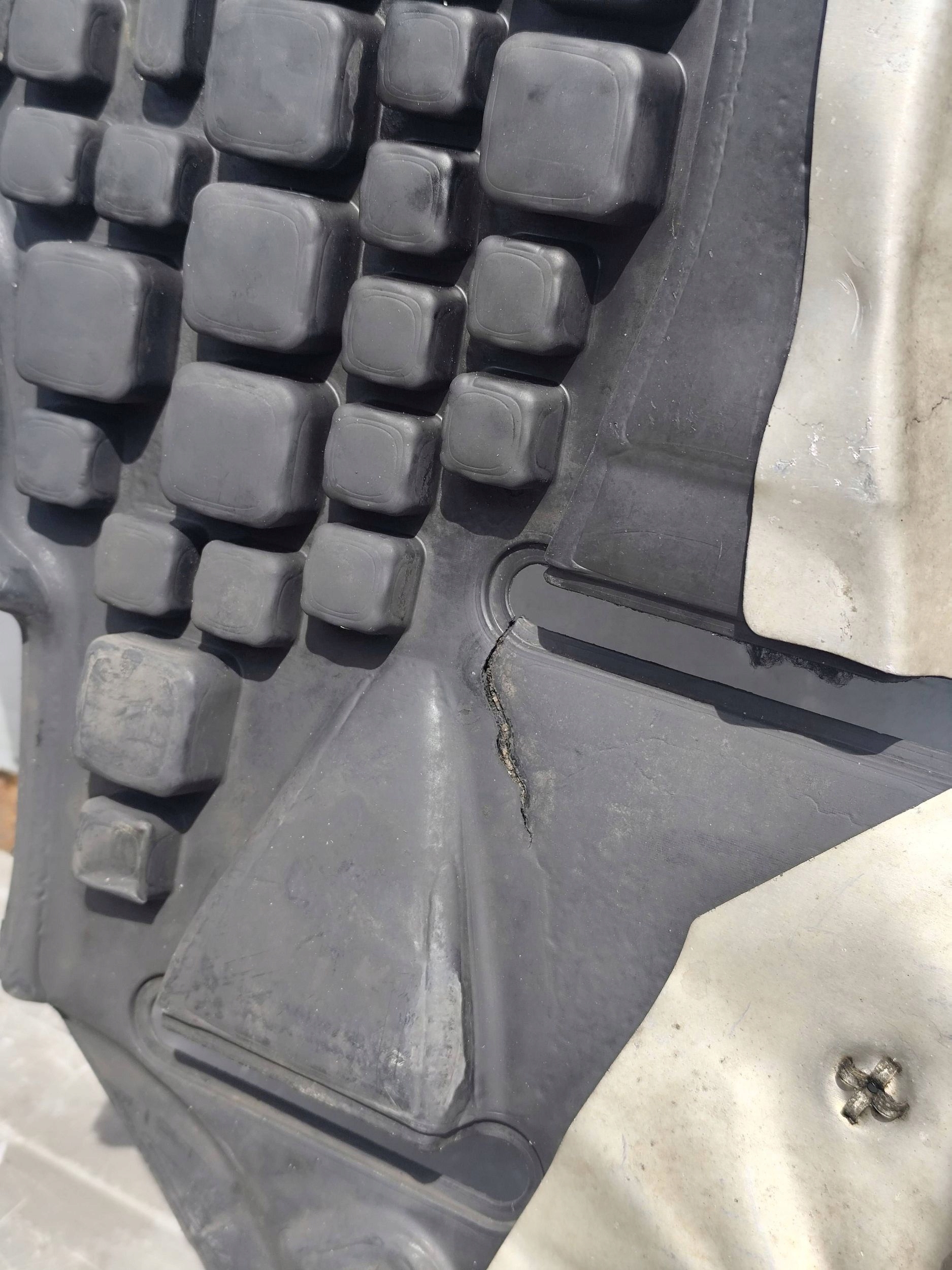 JEEP CHEROKEE KL LIFT cover cover below engine