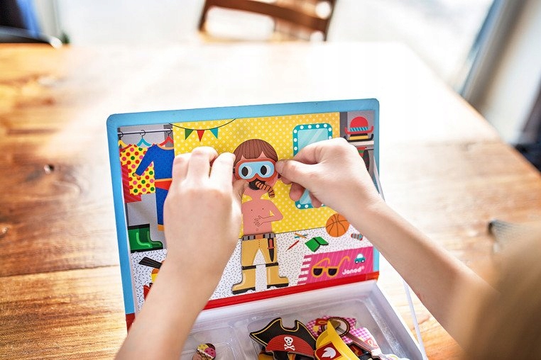 JANOD MAGNETIBOOK KOSTIUMY CHŁOPIEC Układanka Liczba elementów 44