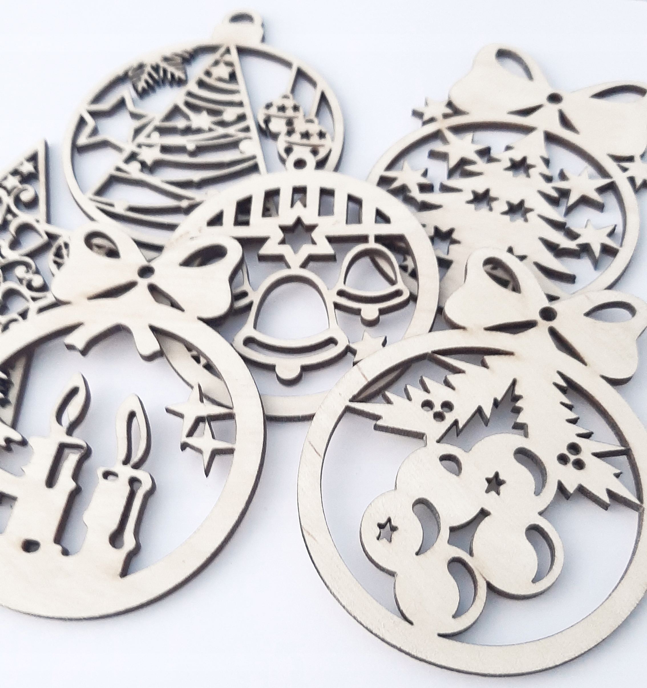 

Drewniane bombki na choinkę, zawieszki, 15 sztuk