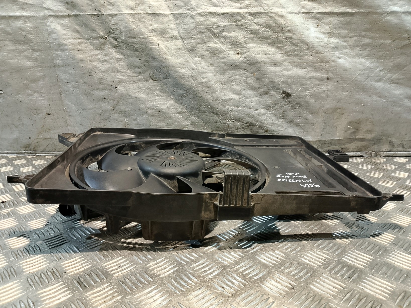 obal ventilátor chladiče FORD FOCUS MK3 1.6 TDCI 8V61-8C607-EB