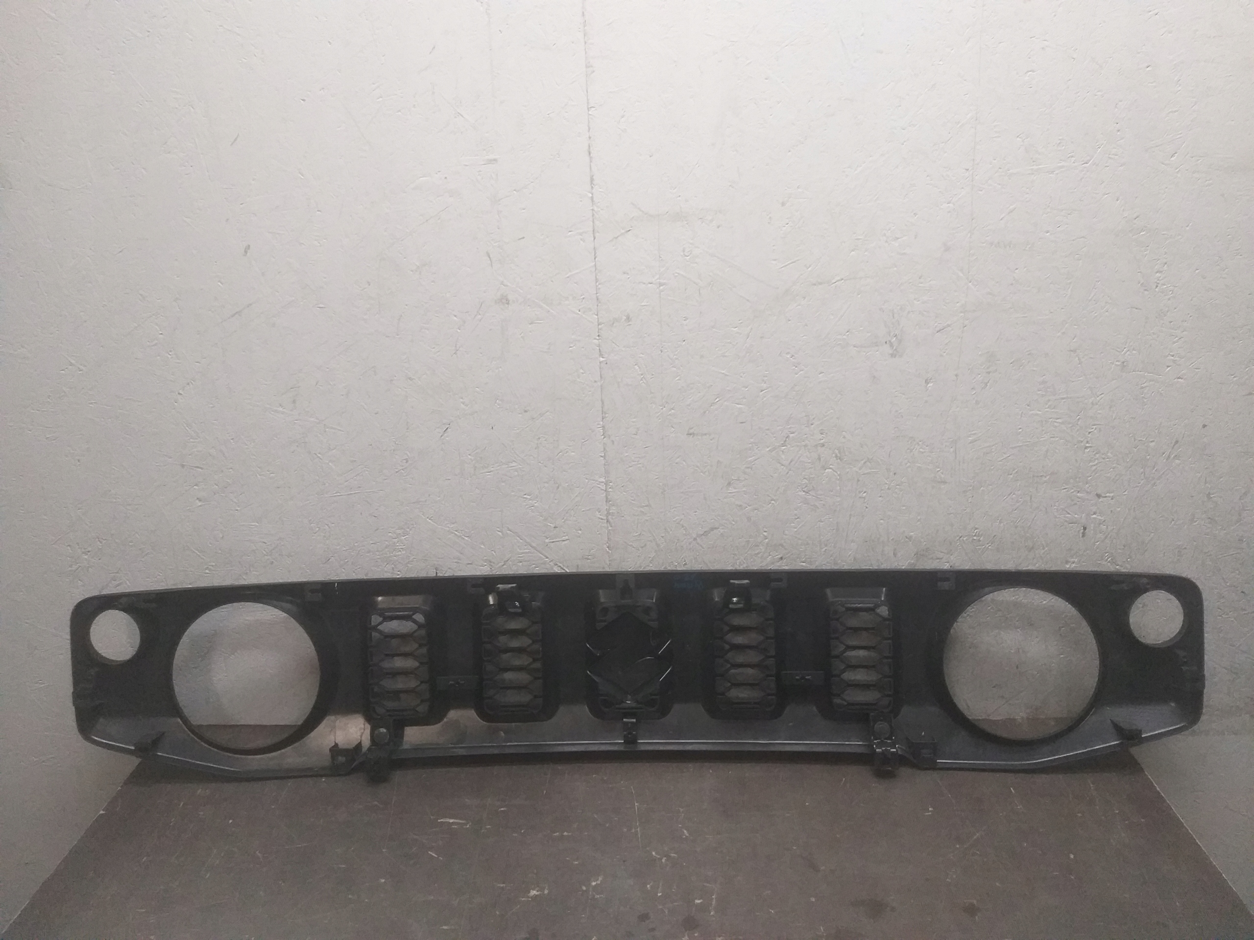 Grille SUZUKI JIMNY 18- 72111-78R0