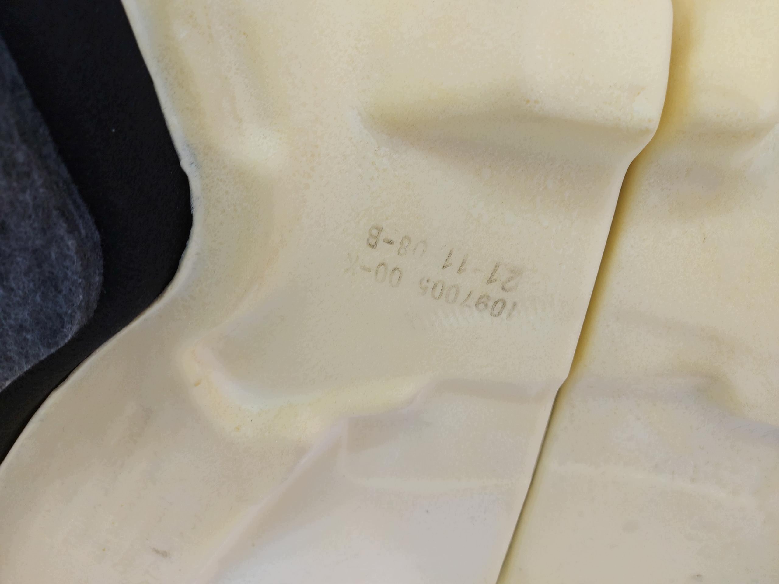 TESLA MODEL 3 2022r boot upholstery rear part right 1097005-00-K
