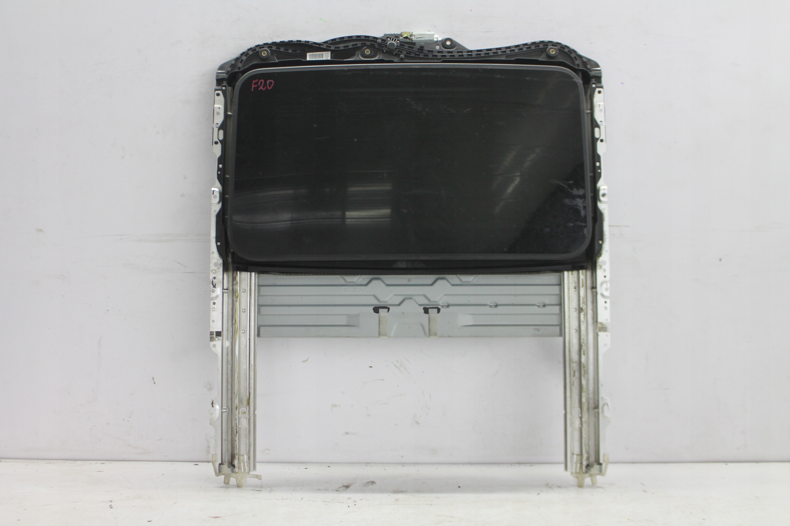 Люк в сборе 7249801 BMW F20 F21 15-19