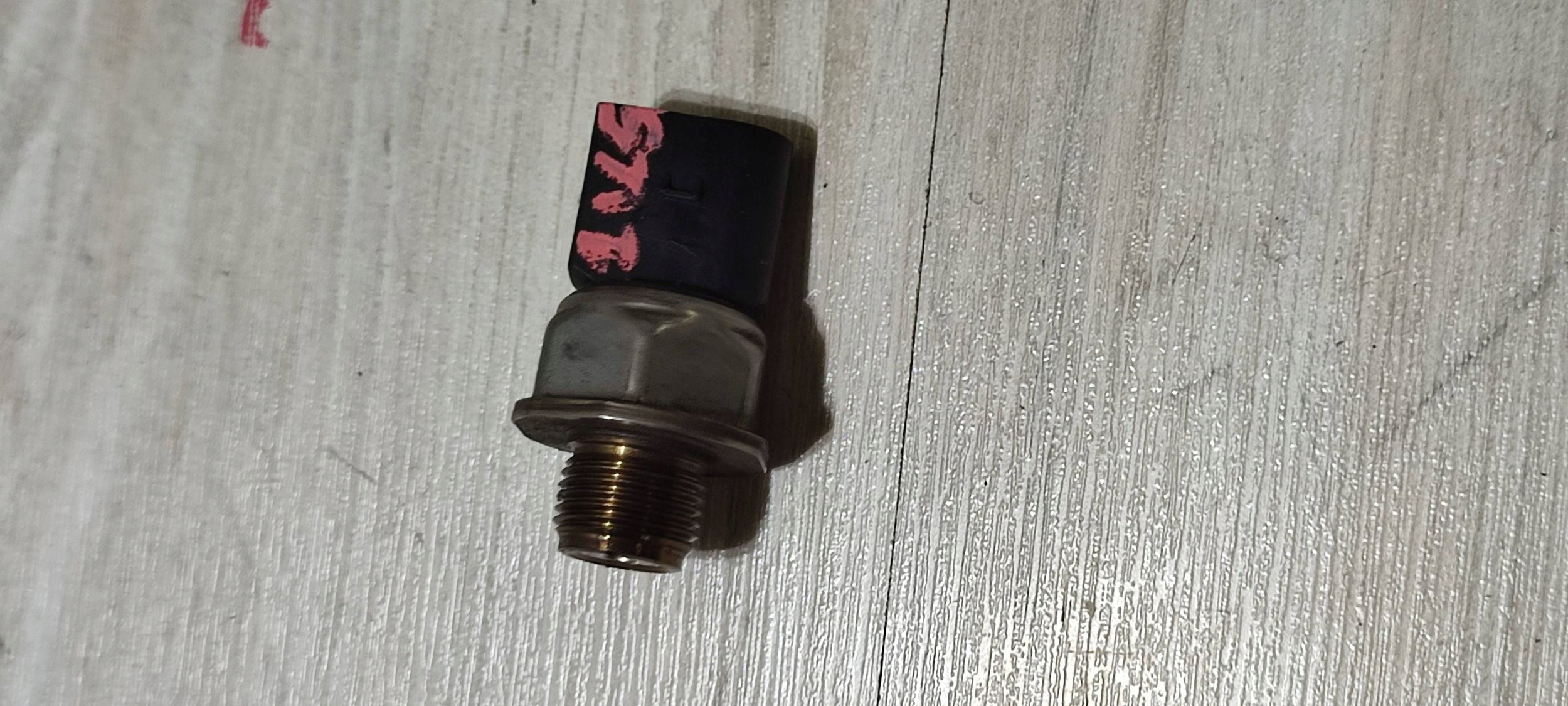 Regulator Pression Carburant Volkswagen Caddy 04L906054