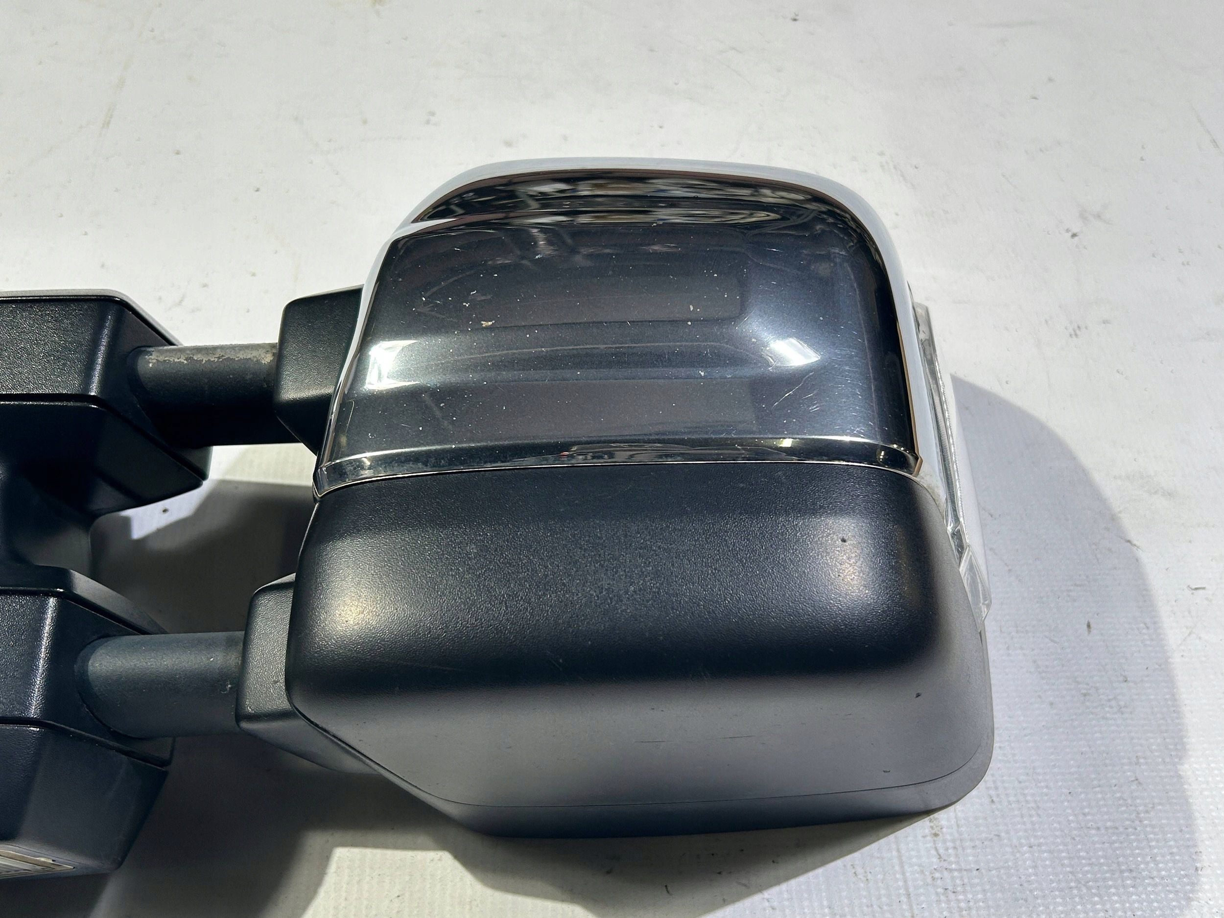 mirror side exterior left blind spot 17 pin Nissan Titan 2016r