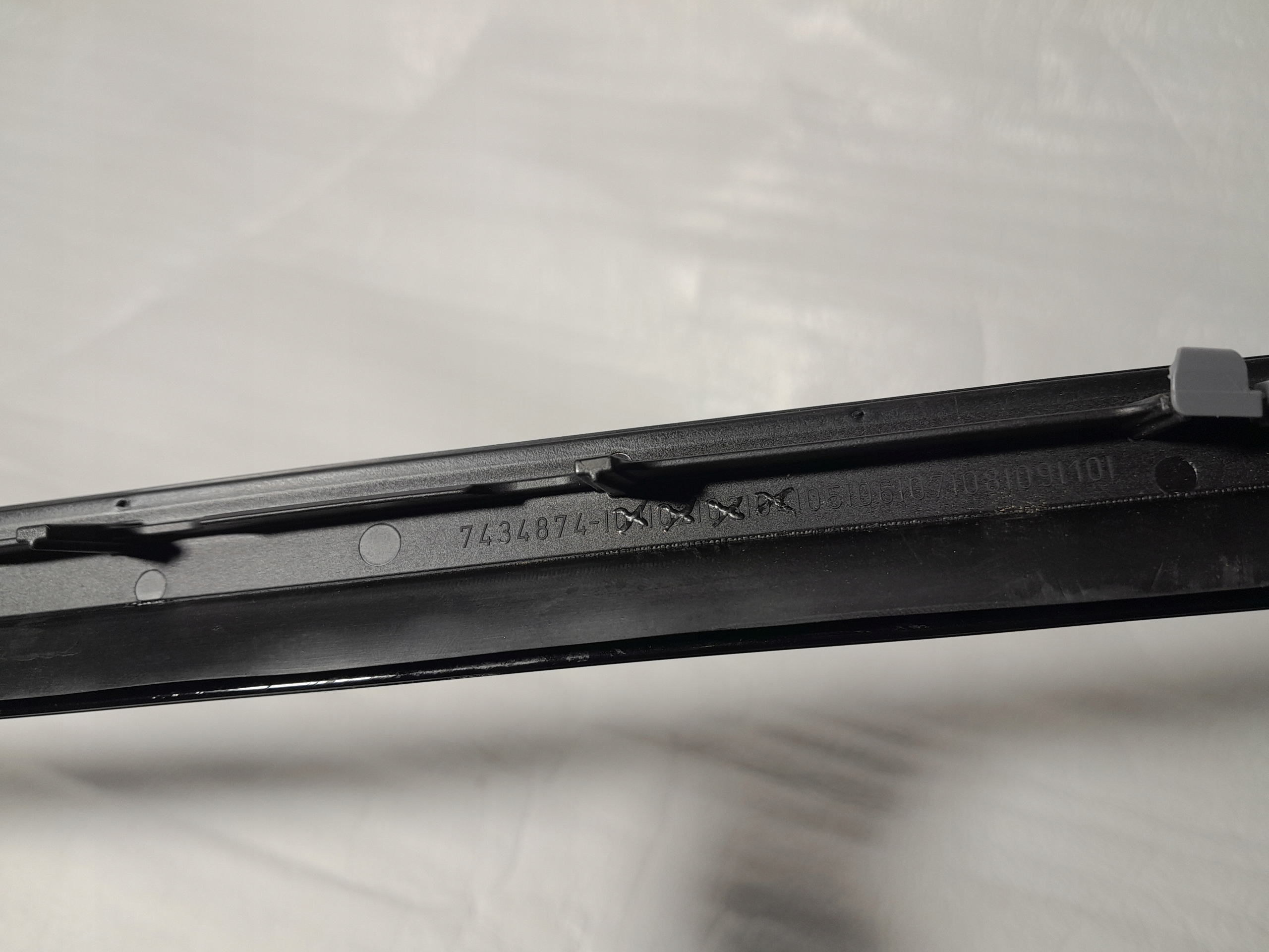 BMW X7 G07 moulding ODPROWADZAJACA WODE right 7434874