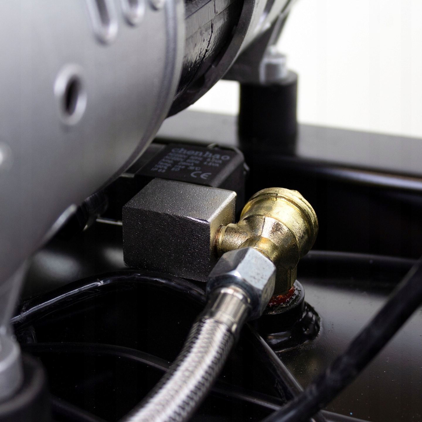 Kompresor BEZOLEJOWY sprężarka 10 BAR 100L 230V 1,65kW 550l/min CICHA PRACA Pojemność zbiornika 100 l