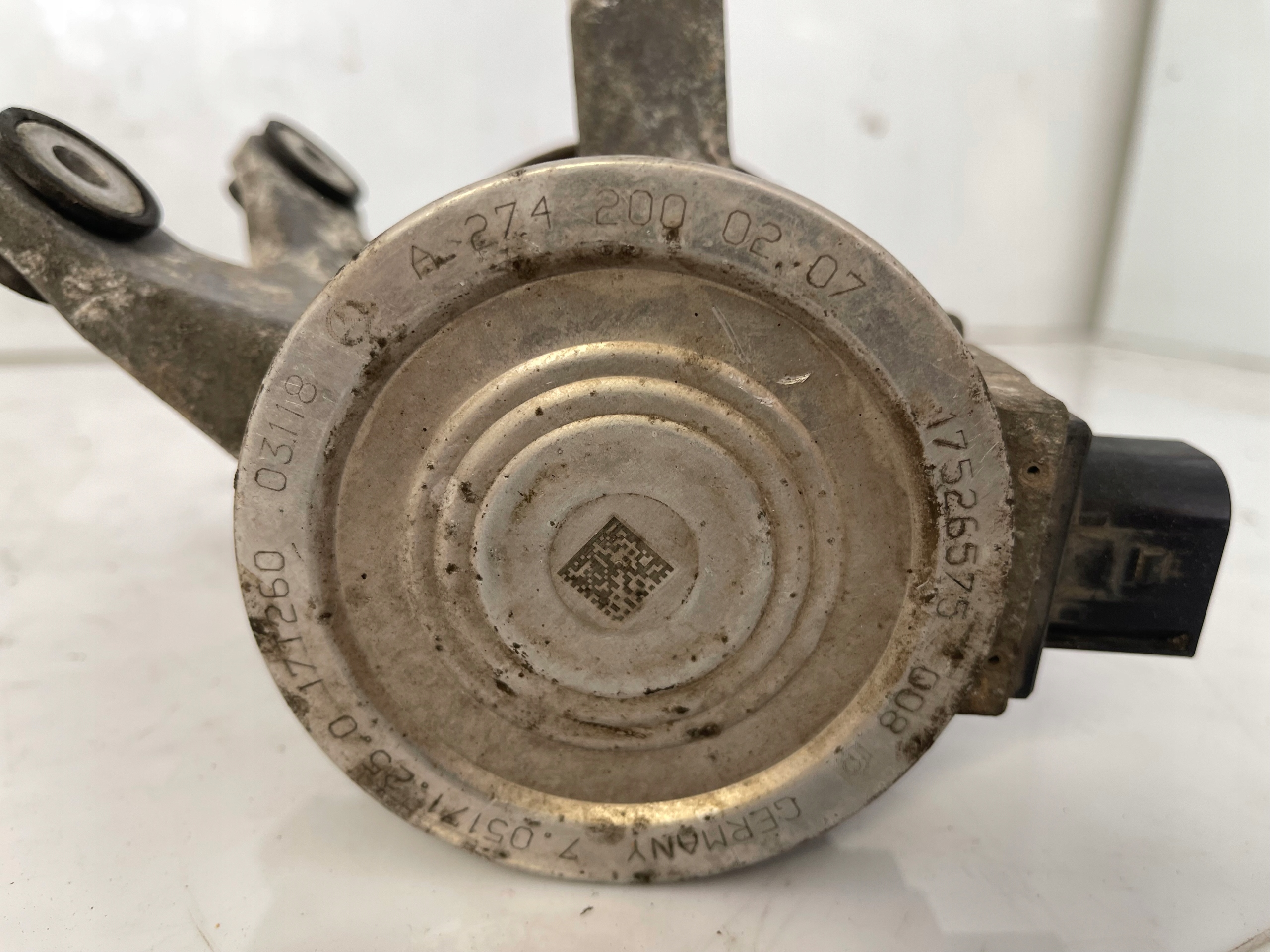 water pump MERCEDES C W205 E W213 2.0 CGI A2742000207