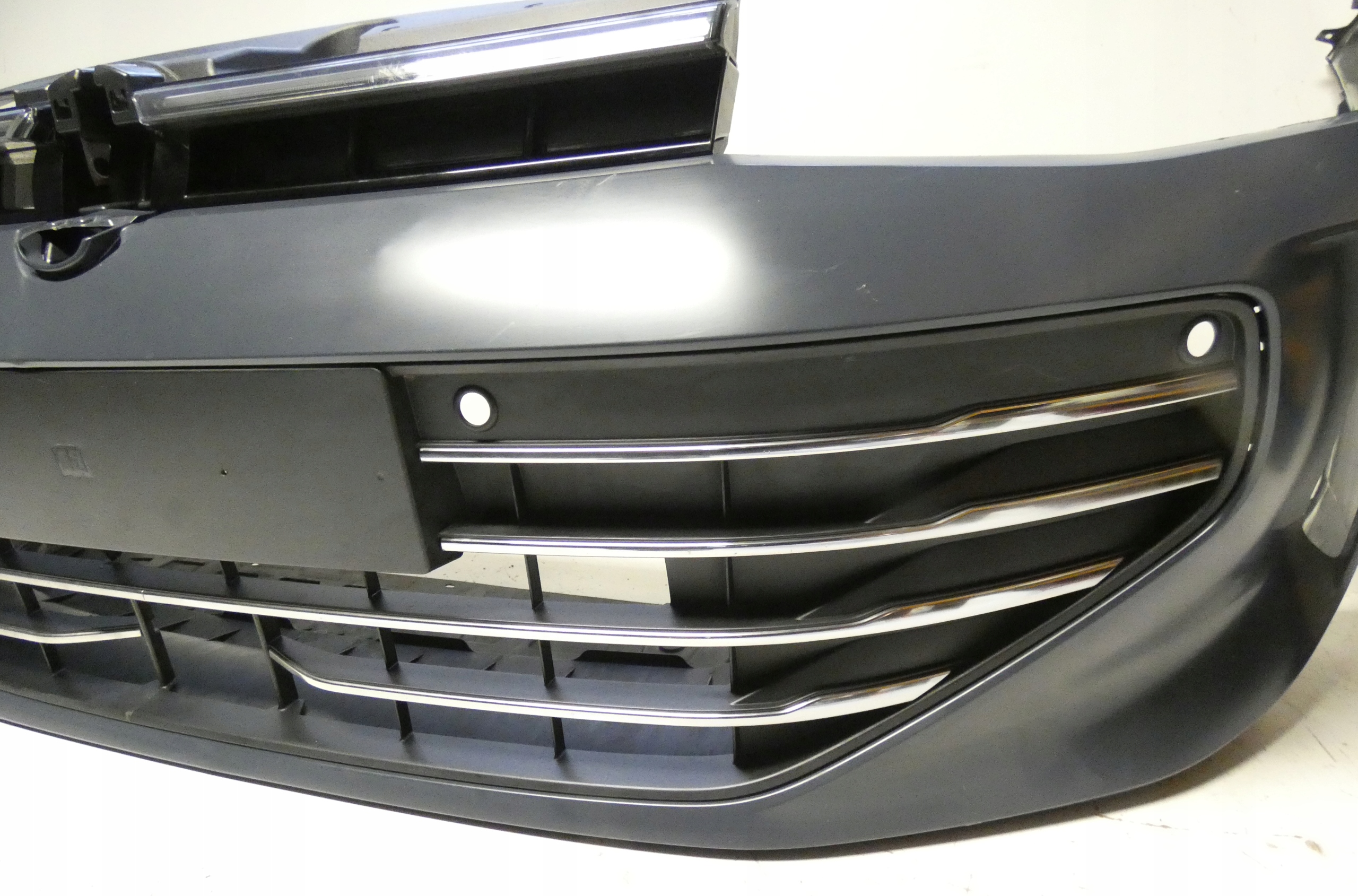 VW PASSAT B9 3J0807221 2023- pod 4 PDC nárazník předek přední