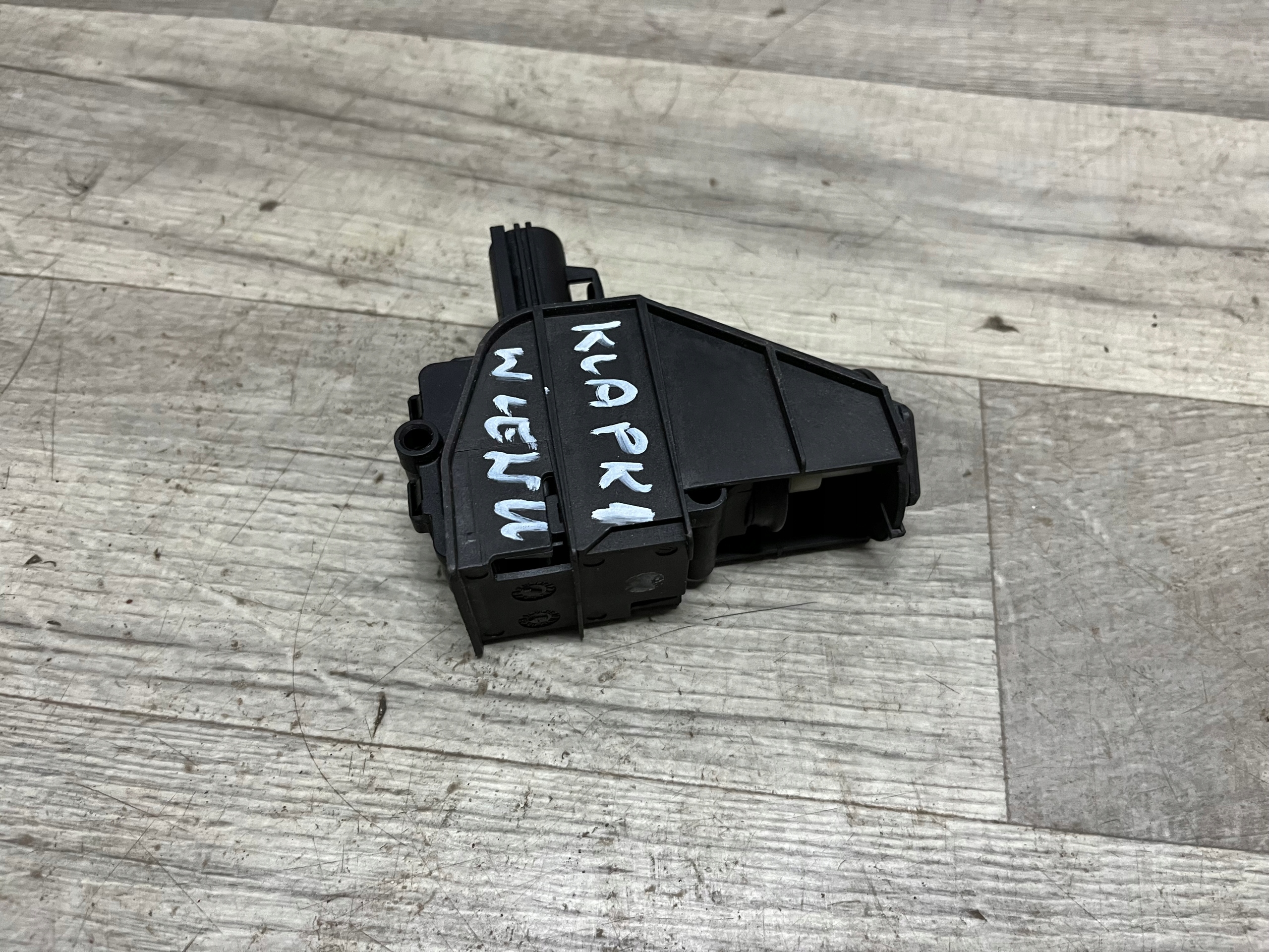 FORD GALAXY MK3 SIŁOWNIK KLAPKI WLEWU