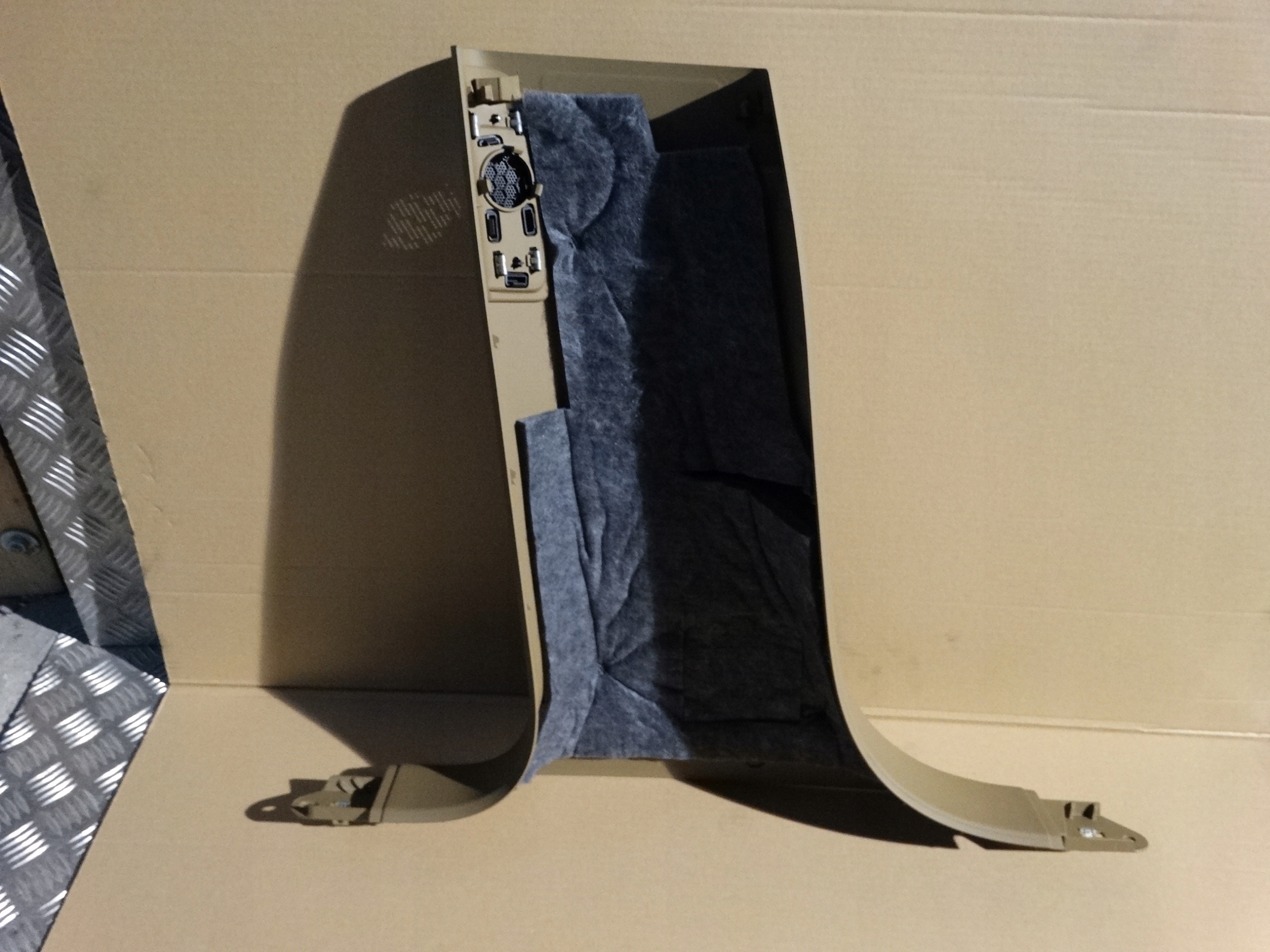 IDEALNA cover SLUPKA right AUDI A8 D4 1