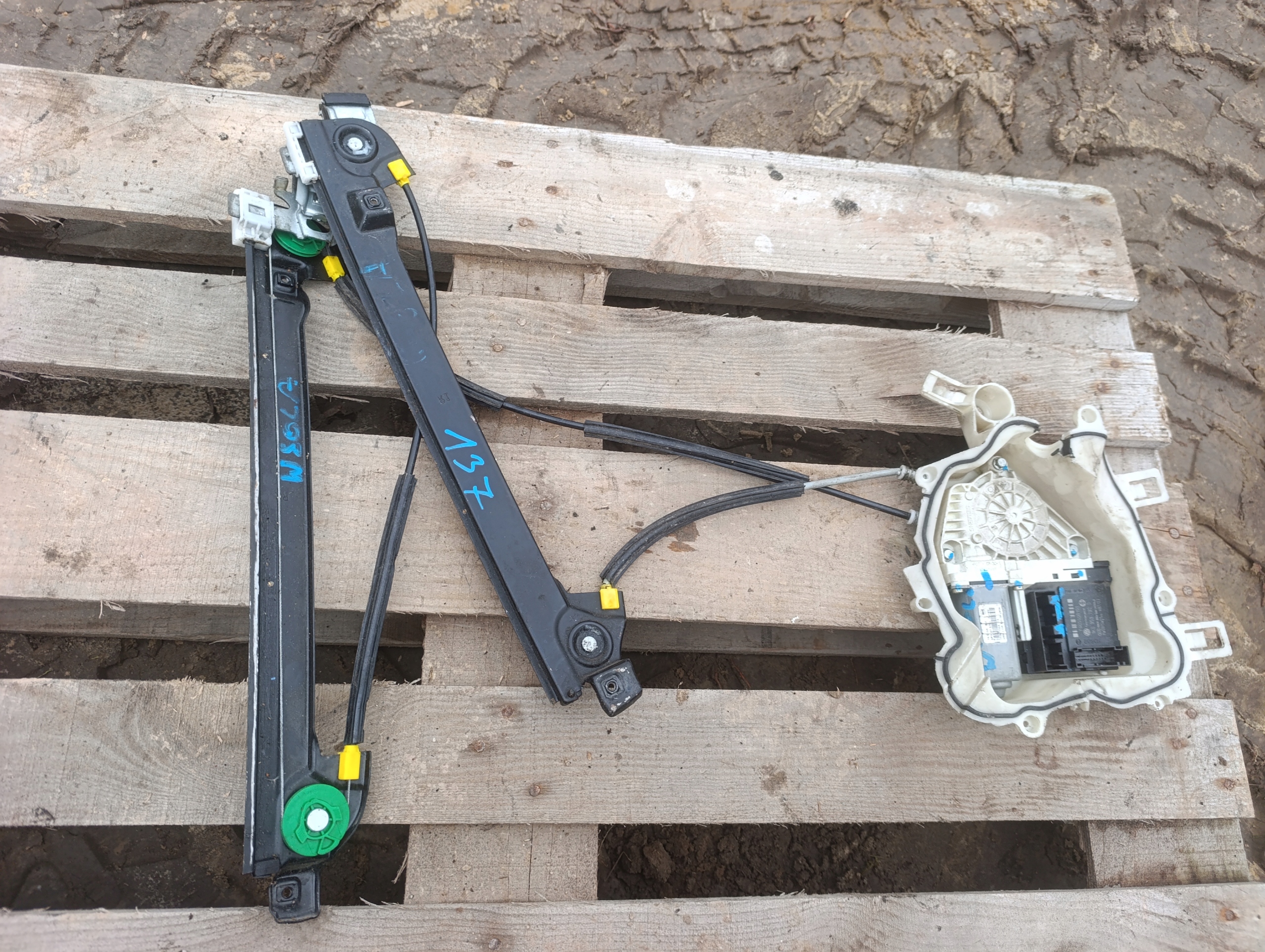 window regulator mechanism right front SEAT TOLEDO III 5P0837402A
