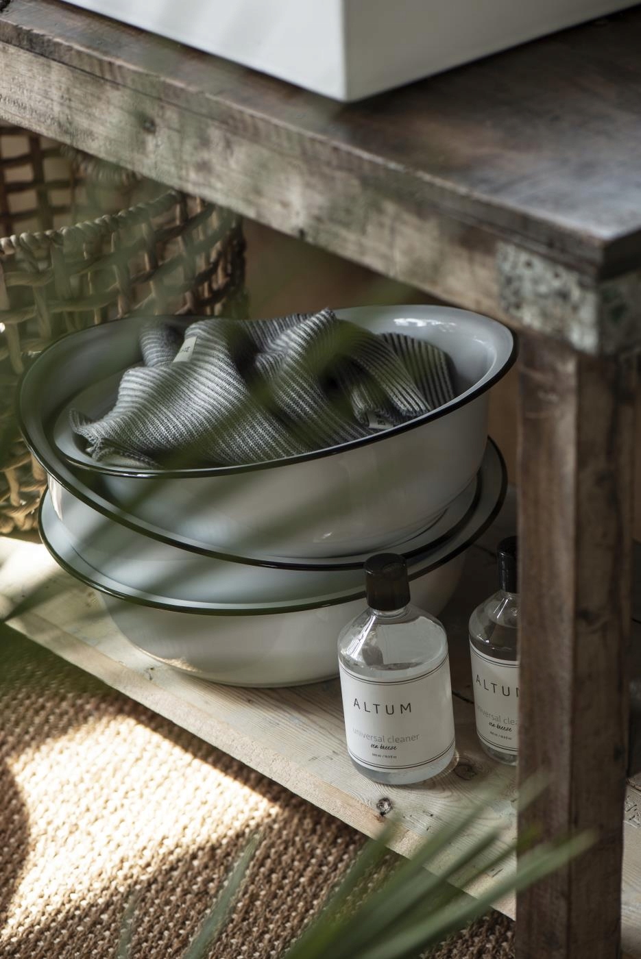 Miska duża emaliowana Ib Laursen, 36 cm Kolor biały czarny