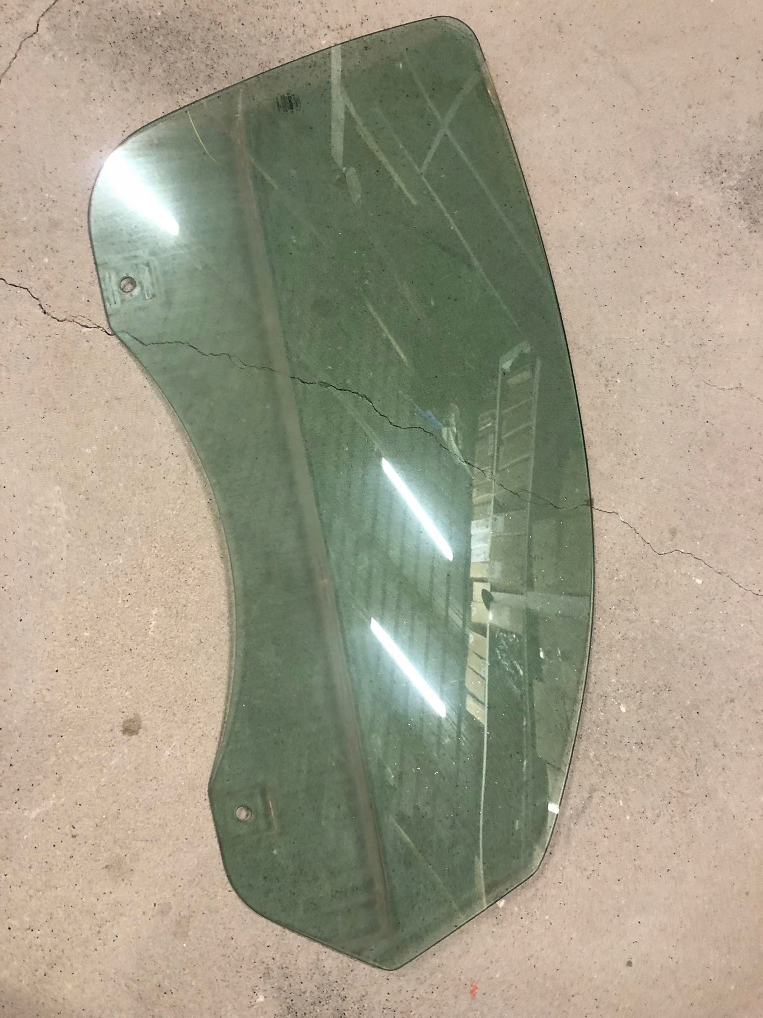 Ford Mustang 2010-2014 10-14 лобовое стекло