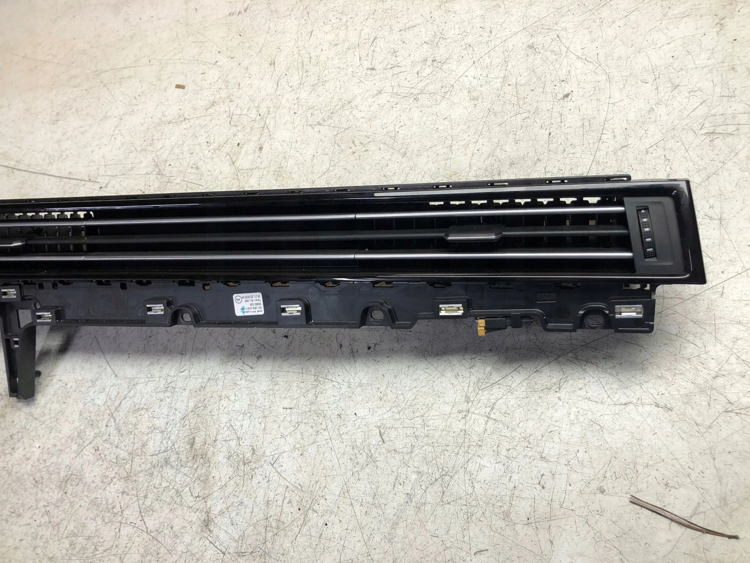 grid air conditioning devices central PASSAT B8 3G1857083