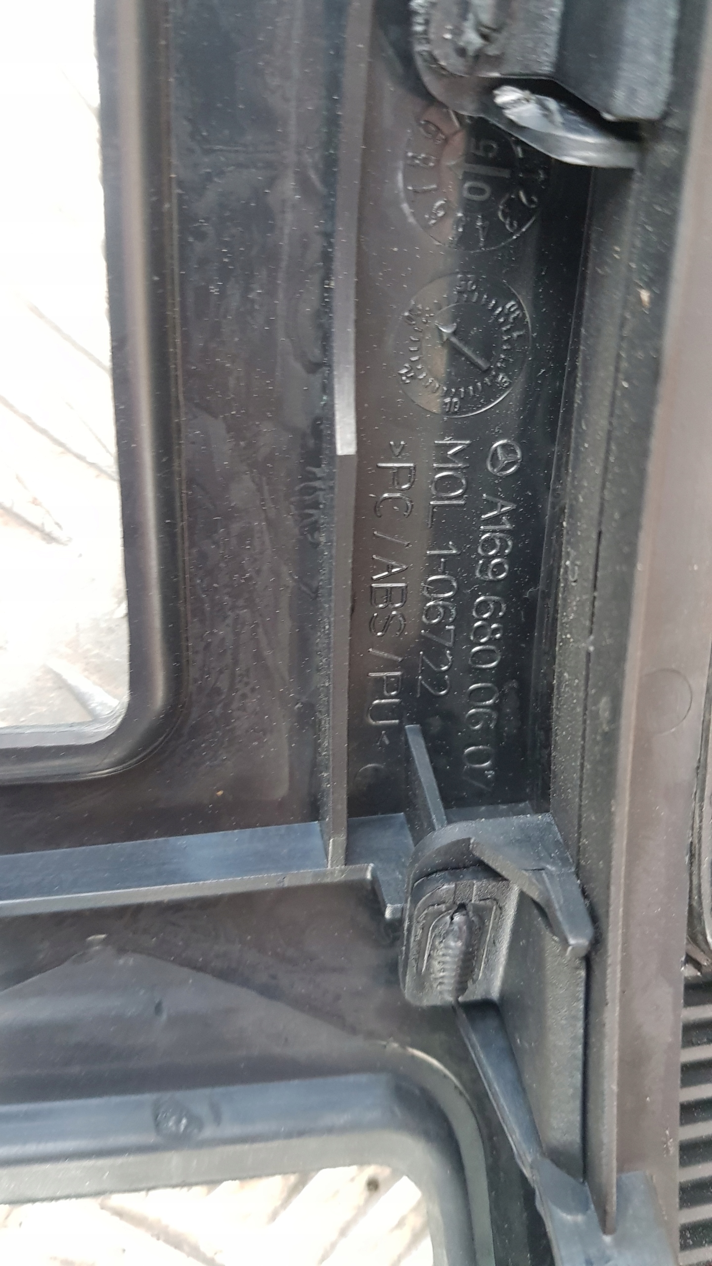 MERCEDES B KLASSA W245 Blende Abdeckung Gehäuse TUNEL mitte A1696800607