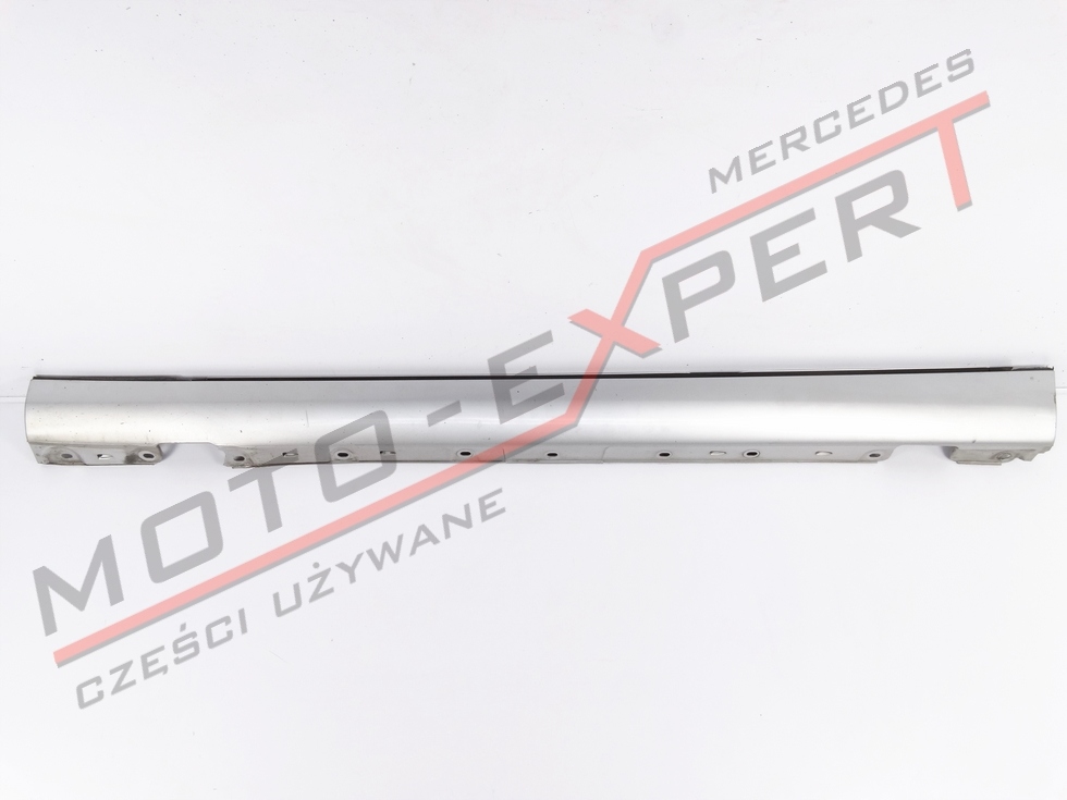 Mercedes C W203 LISTWA NAKŁADKA PROGOWA LEWA 744