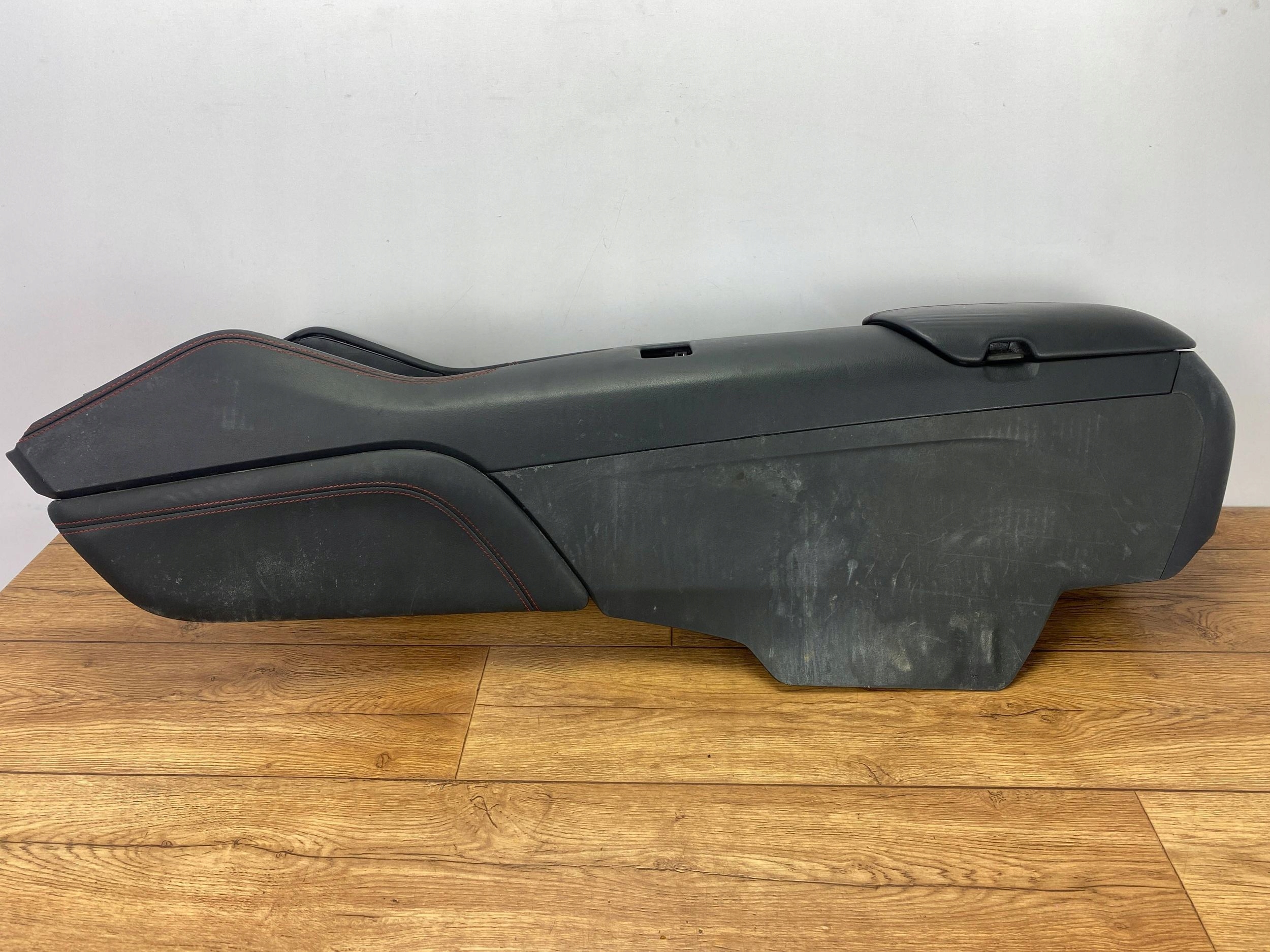 console tunel central armrest Ford Mustang VII MK7 S650 2024+