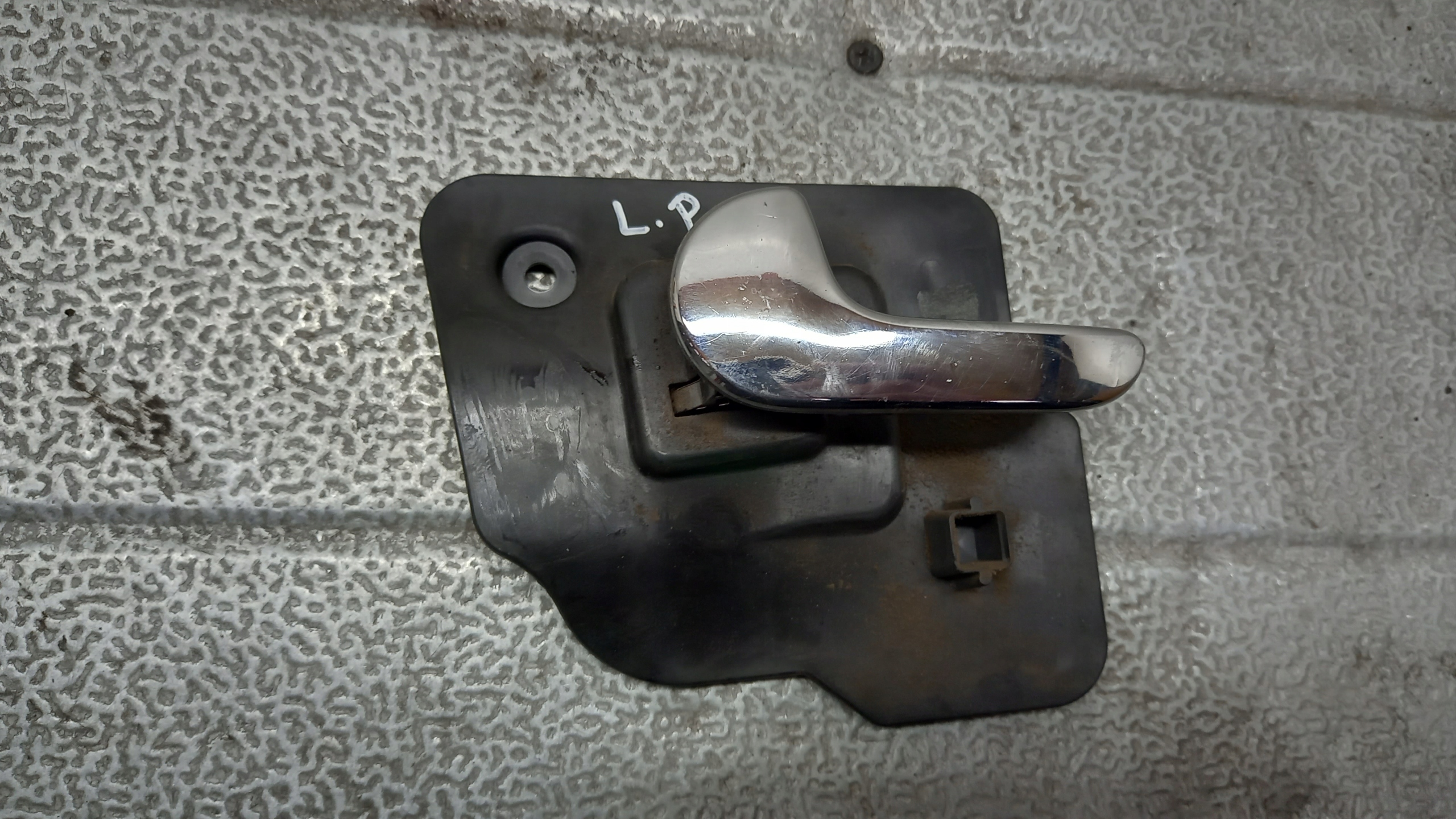 KLAMKA WEWNĘTRZNA LEWY PRZÓD OPEL MERIVA A 06R 1.6B LIFT