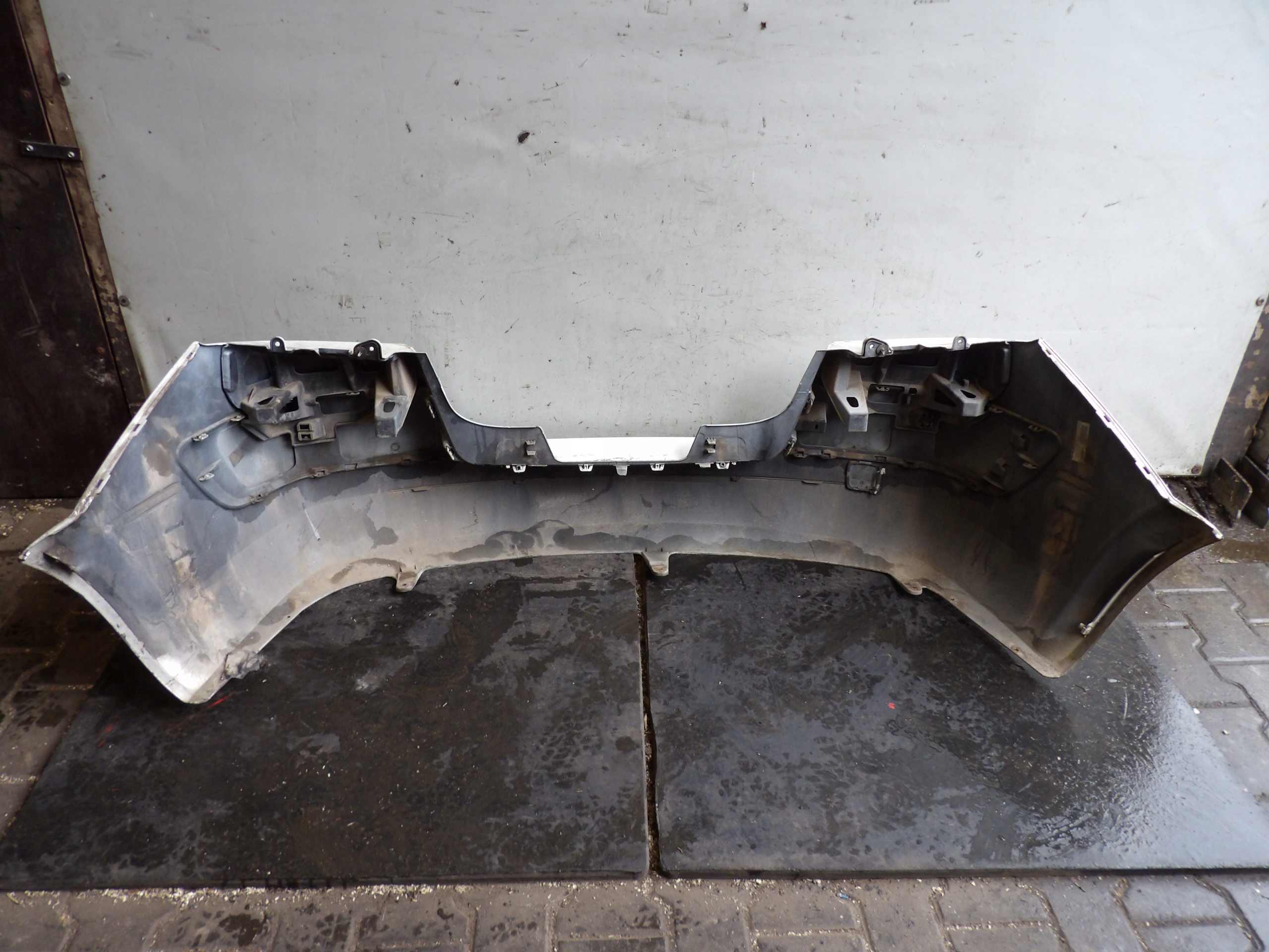Renault Megane II CC bumper rear part coupe lak. NV676
