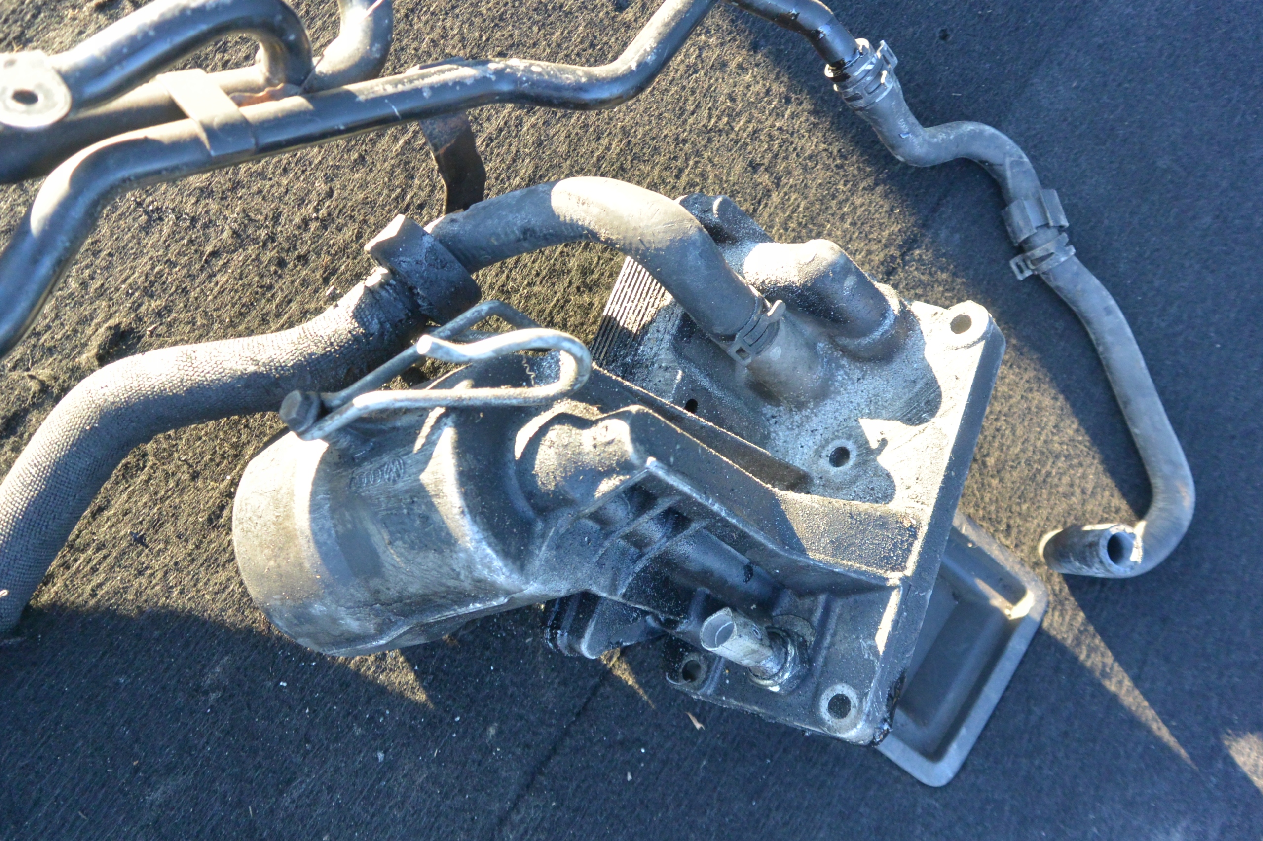 ÖLFILTERGEHÄUSE SCHLÄUCHE 2.5 TDI VW T5 KPL