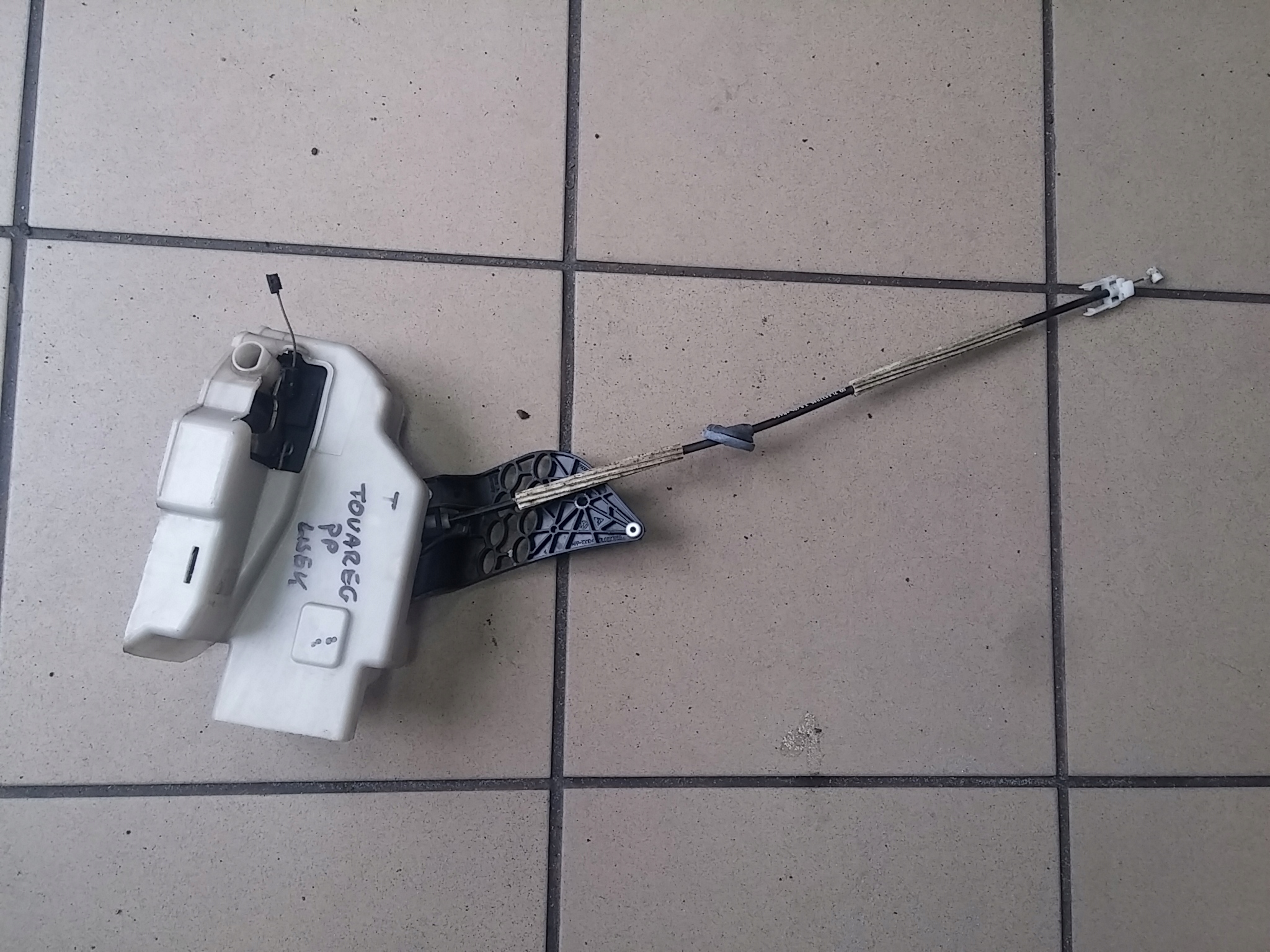 SEAT SKODA VW ZAMEK PRAWY PRZEDNI 3D1837016 9 PIN