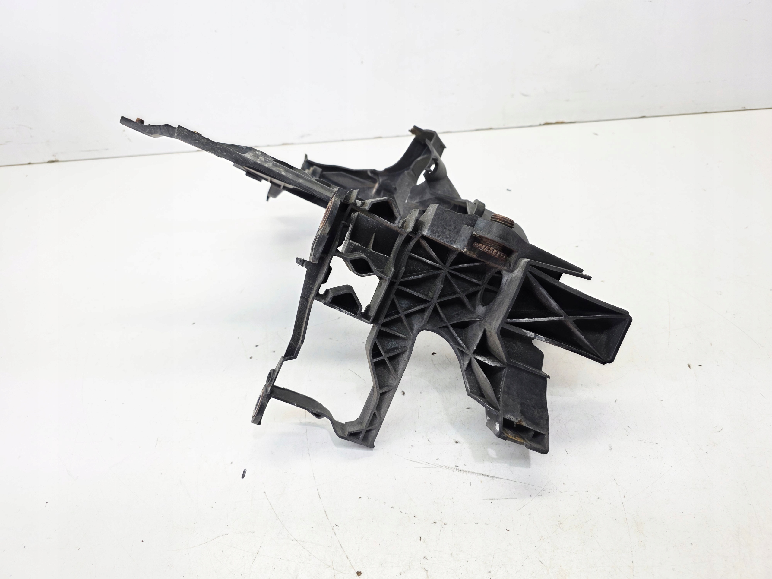 support holder REFLEKTORA right front AUDI A4 B8 LIFT 8K0805608B 1/25