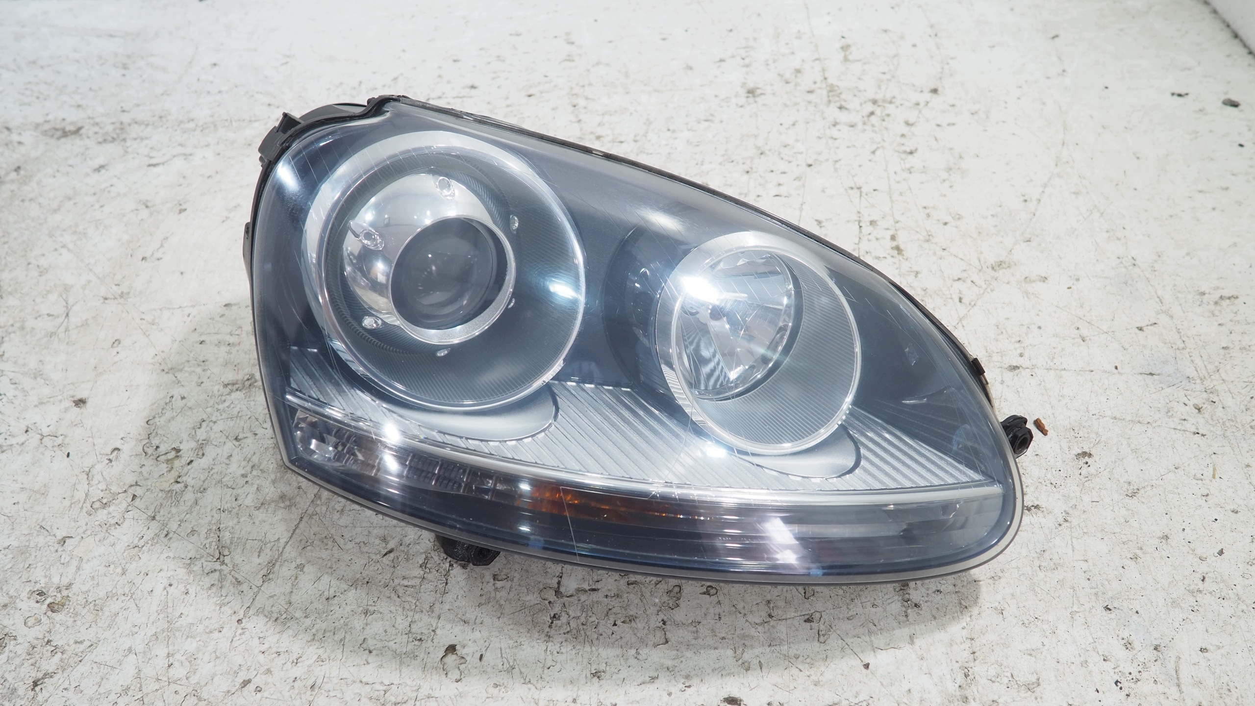 VW Golf V Jetta light Xenon right front 1K6941032