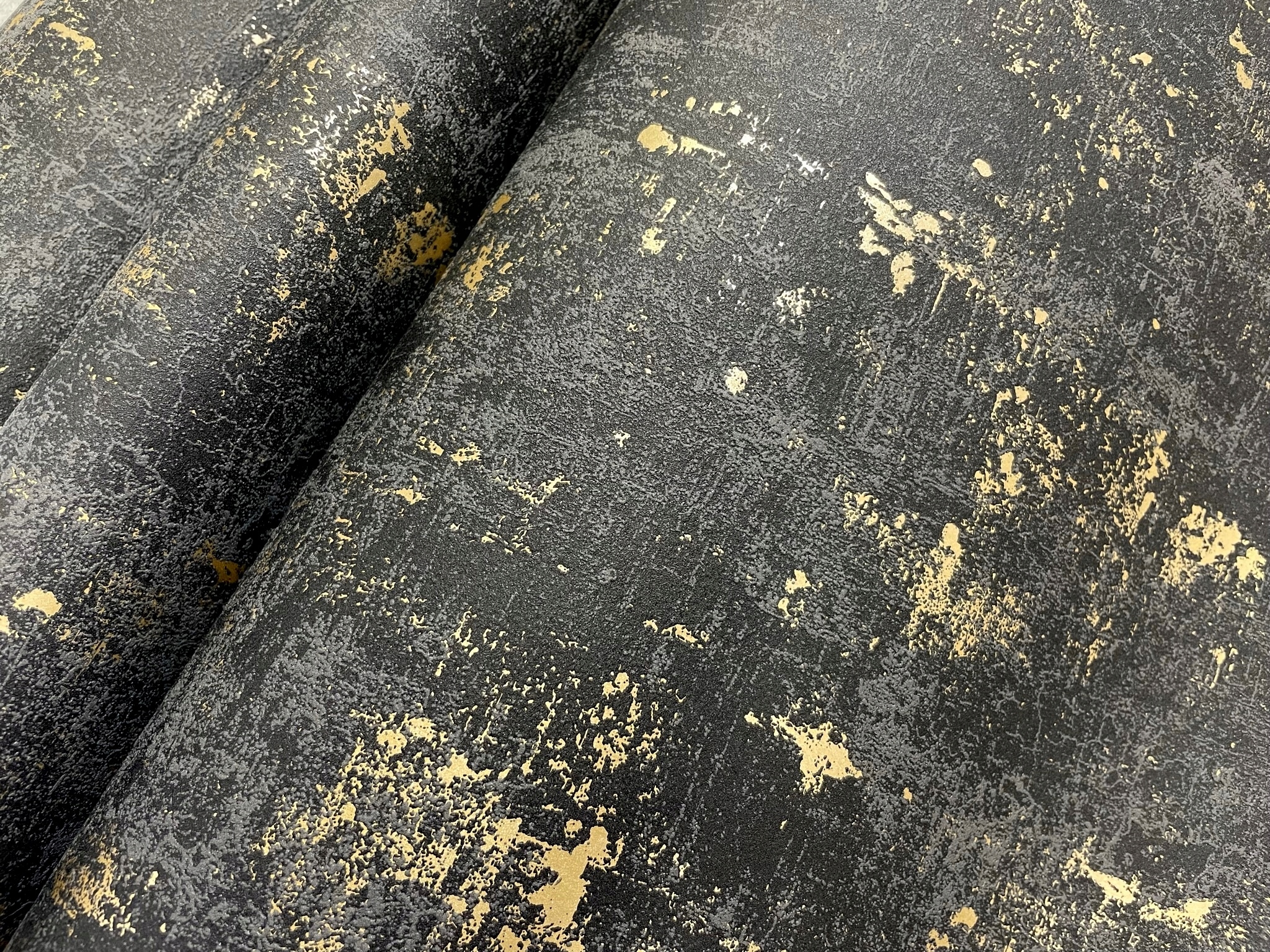 TAPETY TAPETA BETON CZARNY ZŁOTY GLAMOUR Marka AS Creation