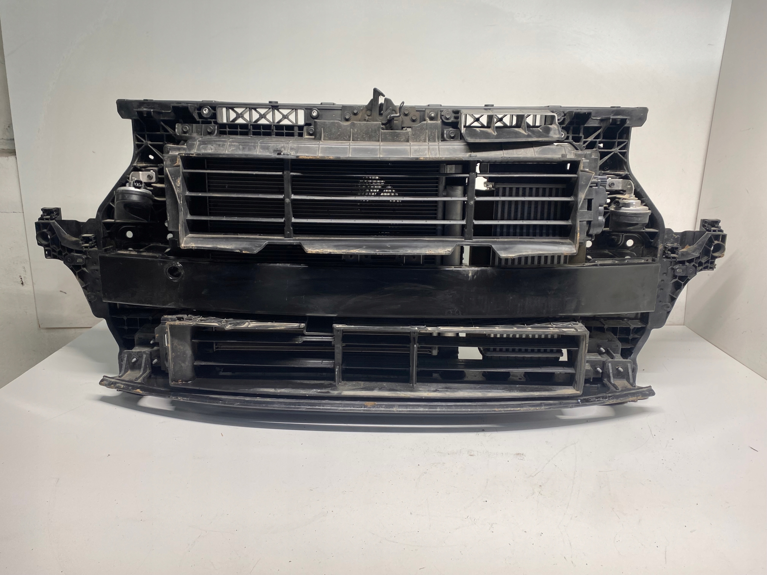 PAS PRZEDNI CHŁODNICE BELKI KIA SPORTAGE V 5 1.6 CRDI 20-23 Jakość części (zgodnie z GVO) O - oryginał z logo producenta pojazdu (OE)