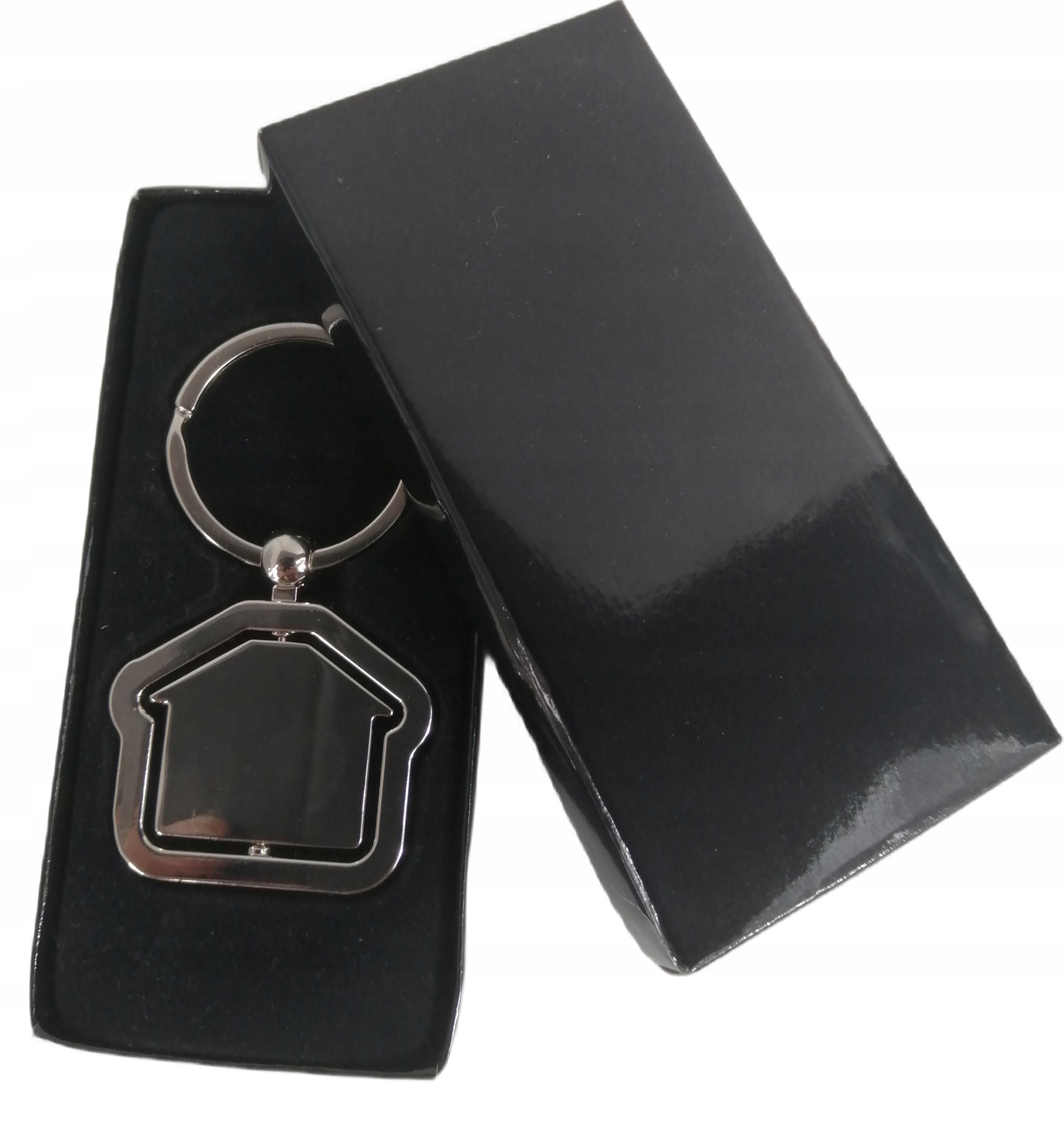 Metalowy brelok do kluczy z grawerem DOM + ETUI