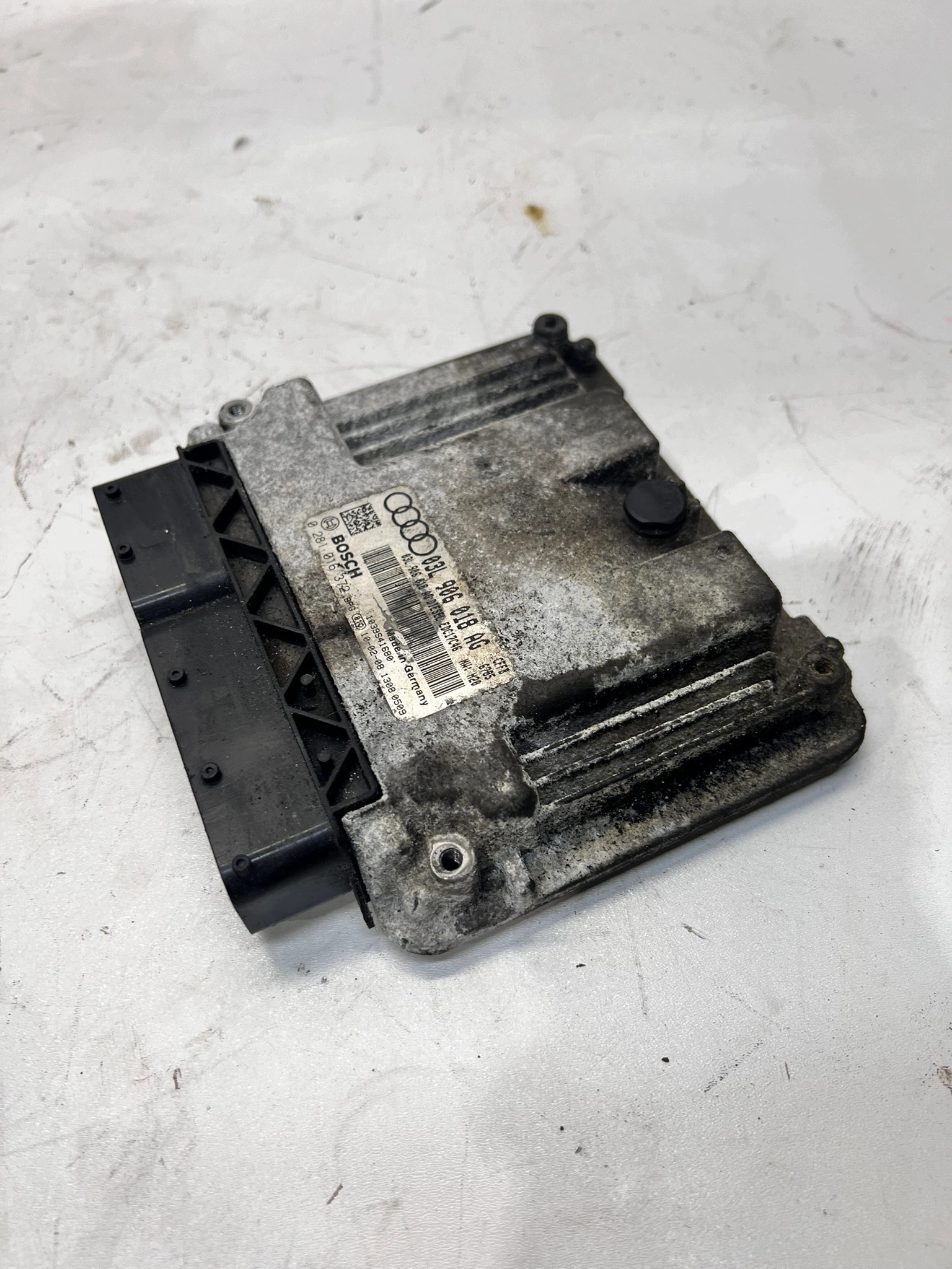 ordinateur unité de commande électronique uce moteur AUDI A4 A5 03L906018AG