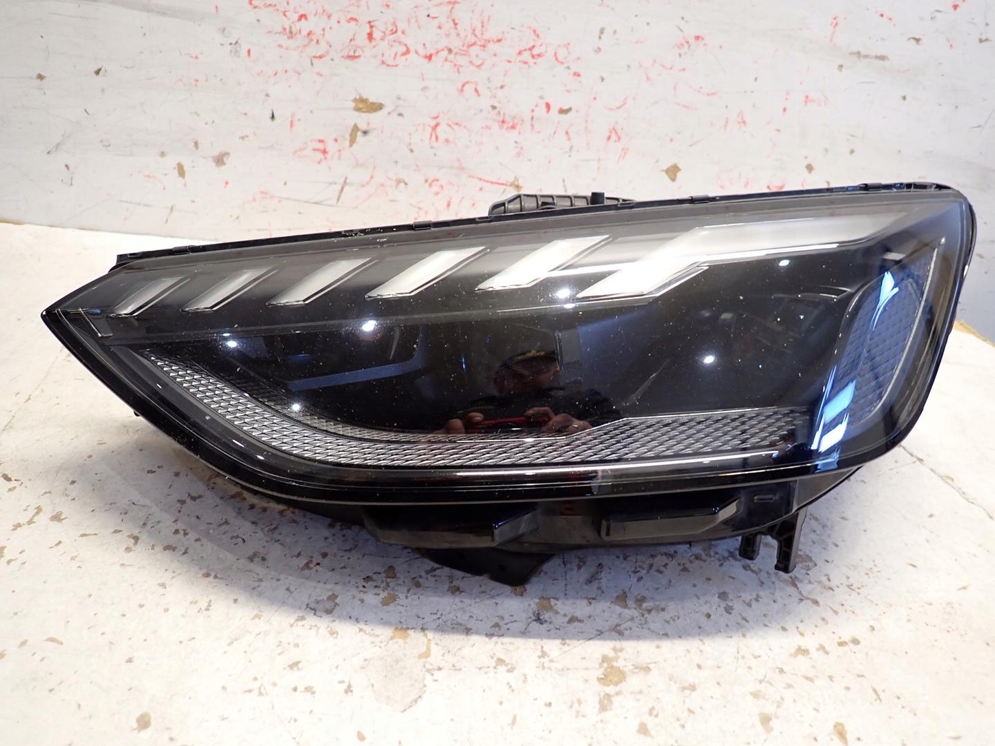 light front front left AUDI A4 B9 LIFT 2019- FULL LED MATRIX 8W0941035J