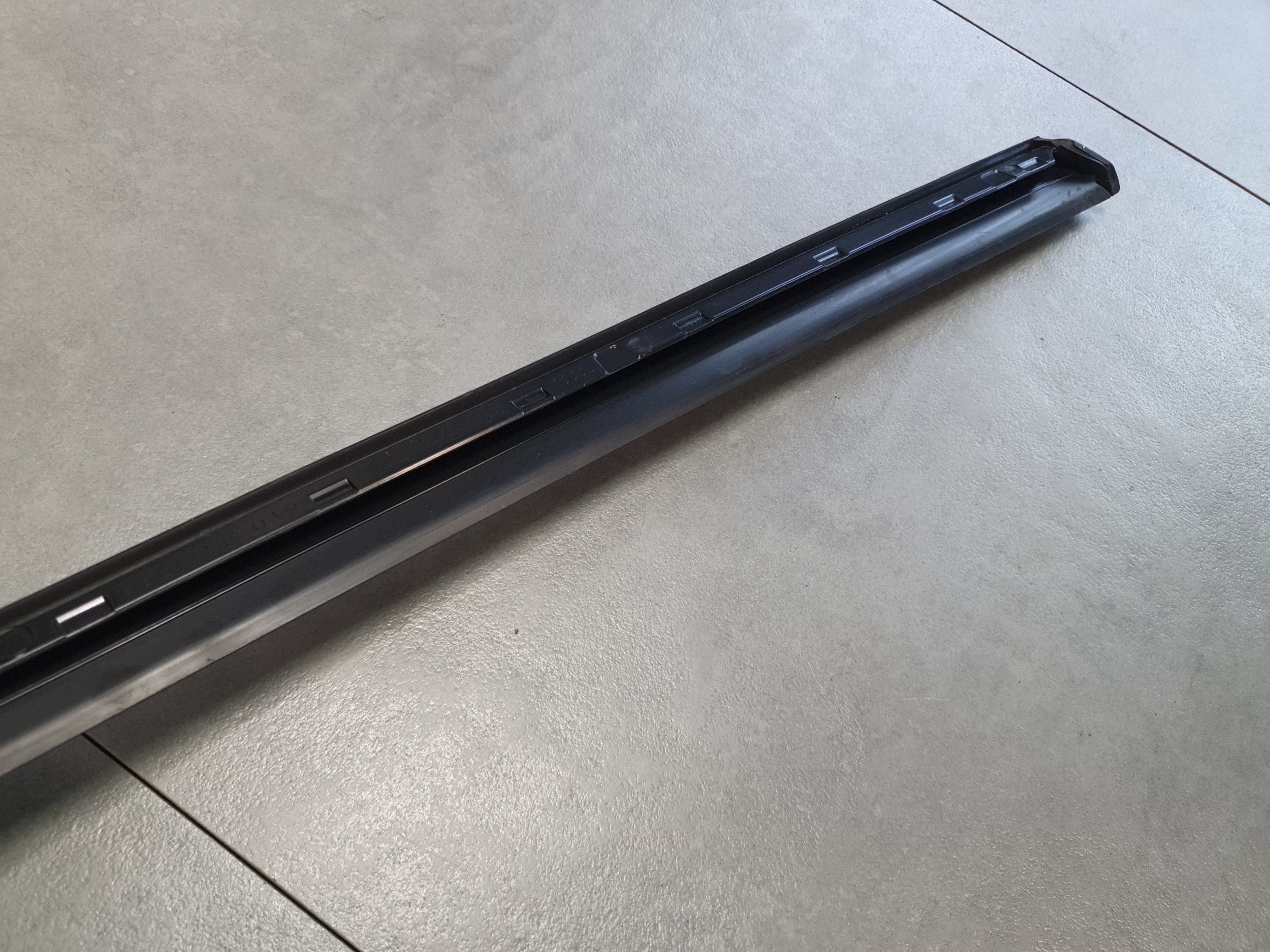 Audi A3 8Y moulding windows czolowej right 8Y0854328
